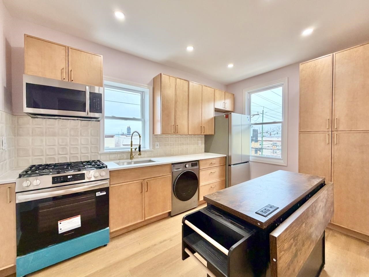 130 BEACH ST Unit: 2