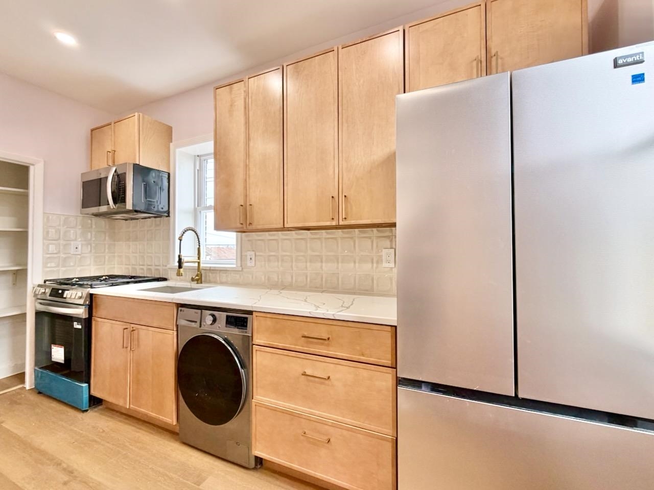 130 BEACH ST Unit: 2