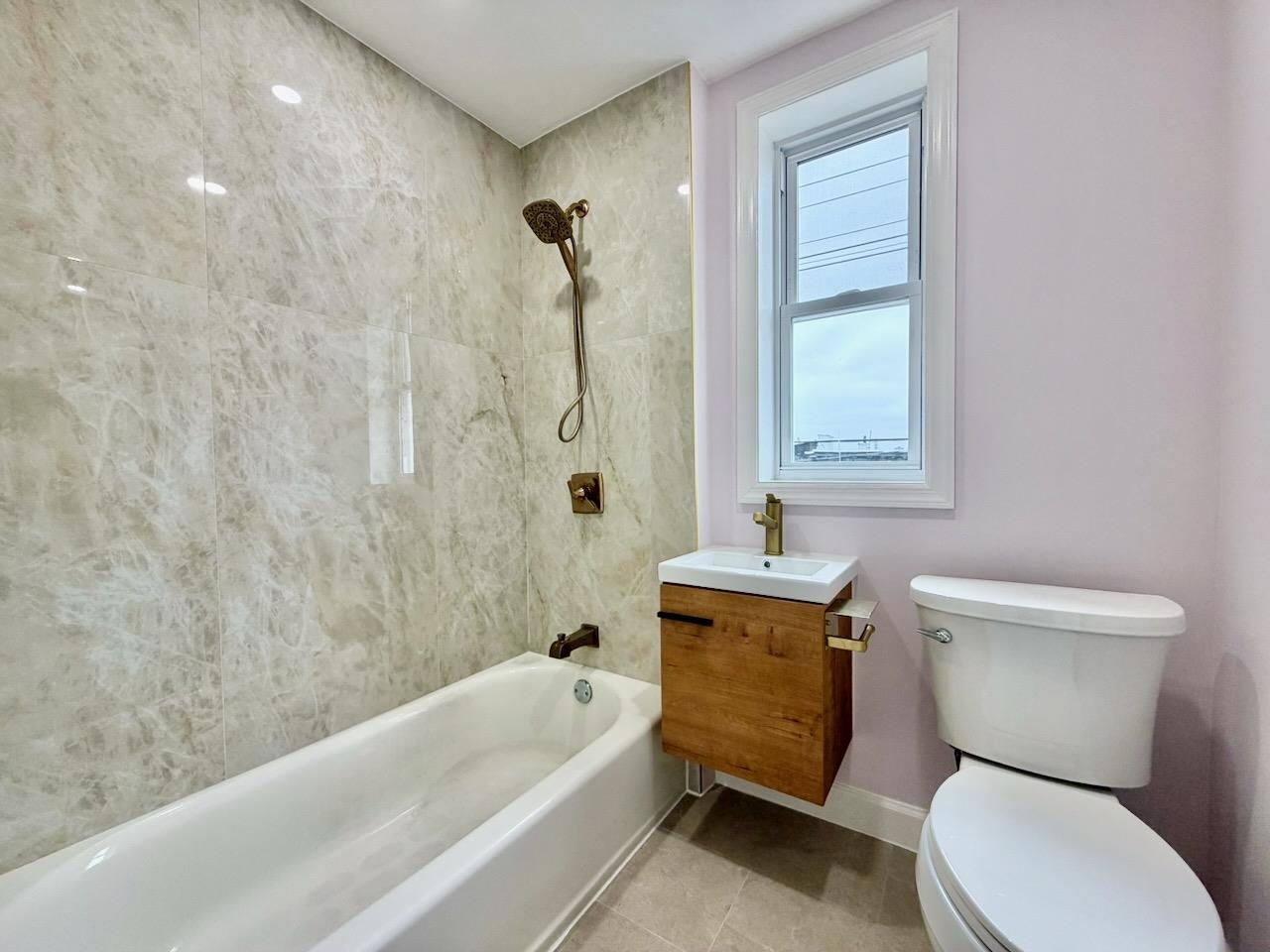 130 BEACH ST Unit: 2