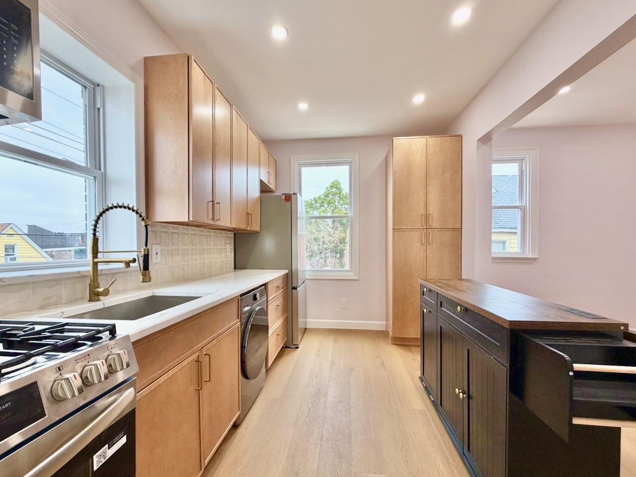 130 BEACH ST Unit: 2