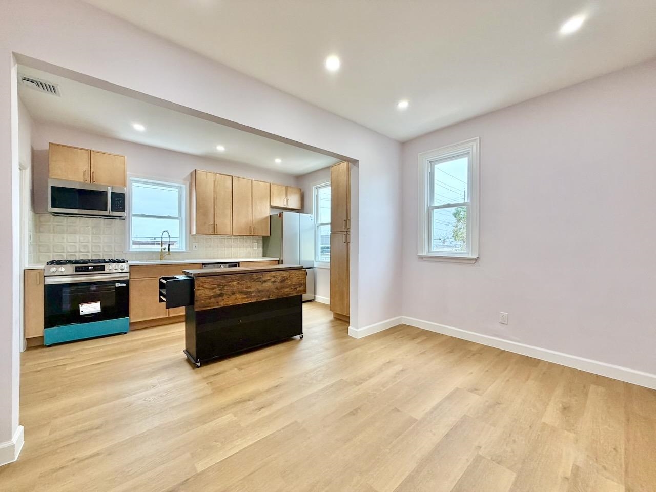 130 BEACH ST Unit: 2