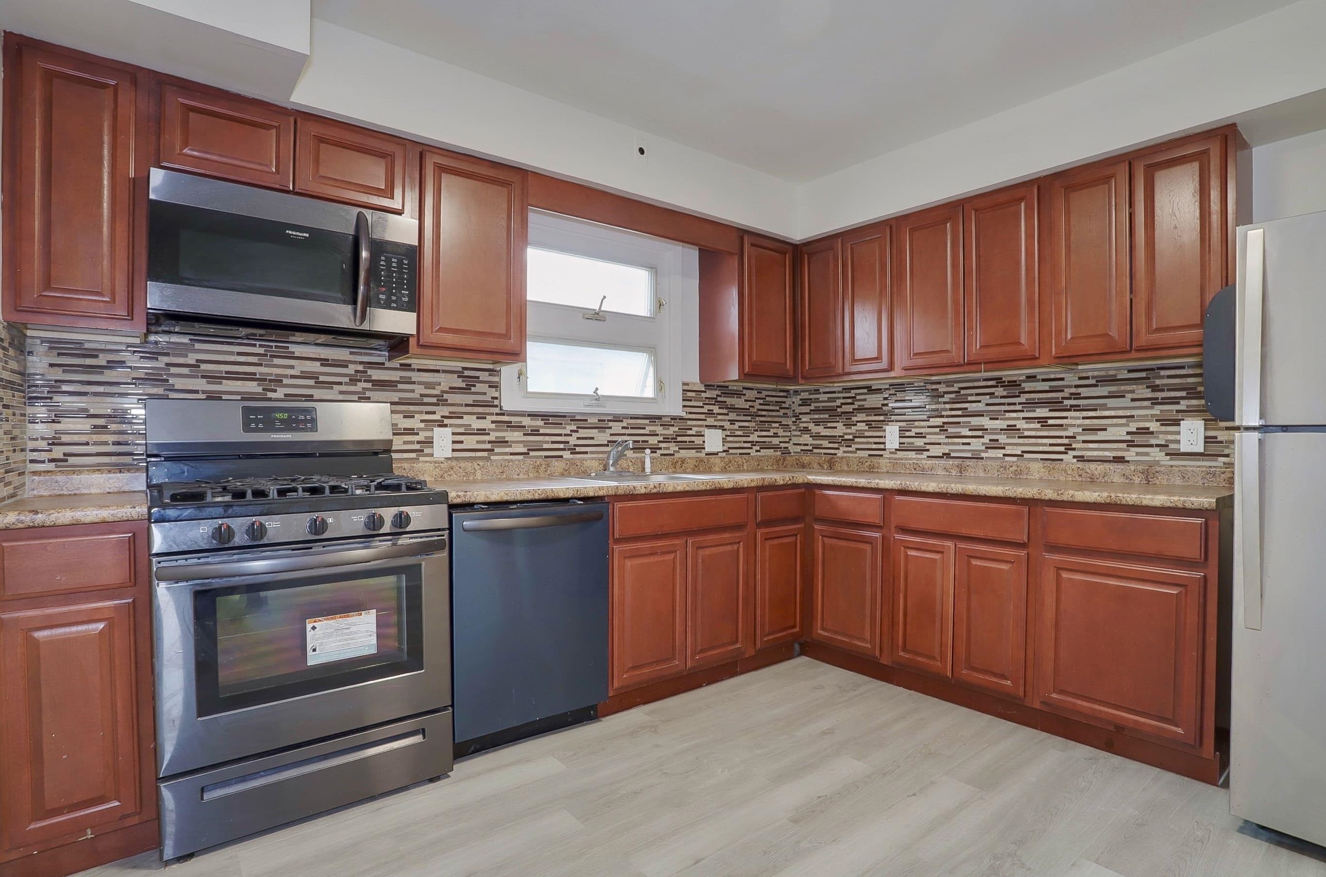 502 AVENUE E Unit: 2