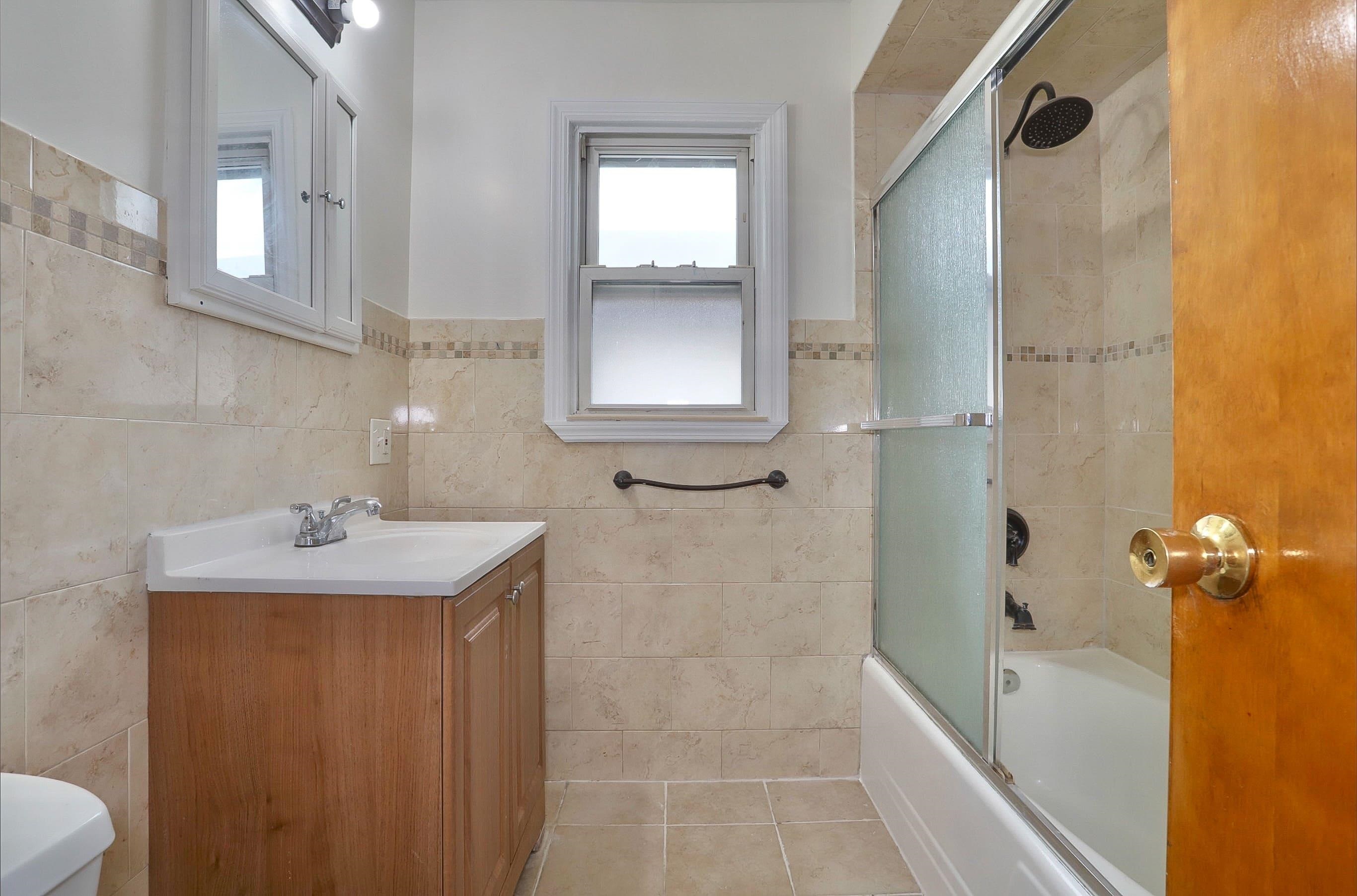 502 AVENUE E Unit: 2