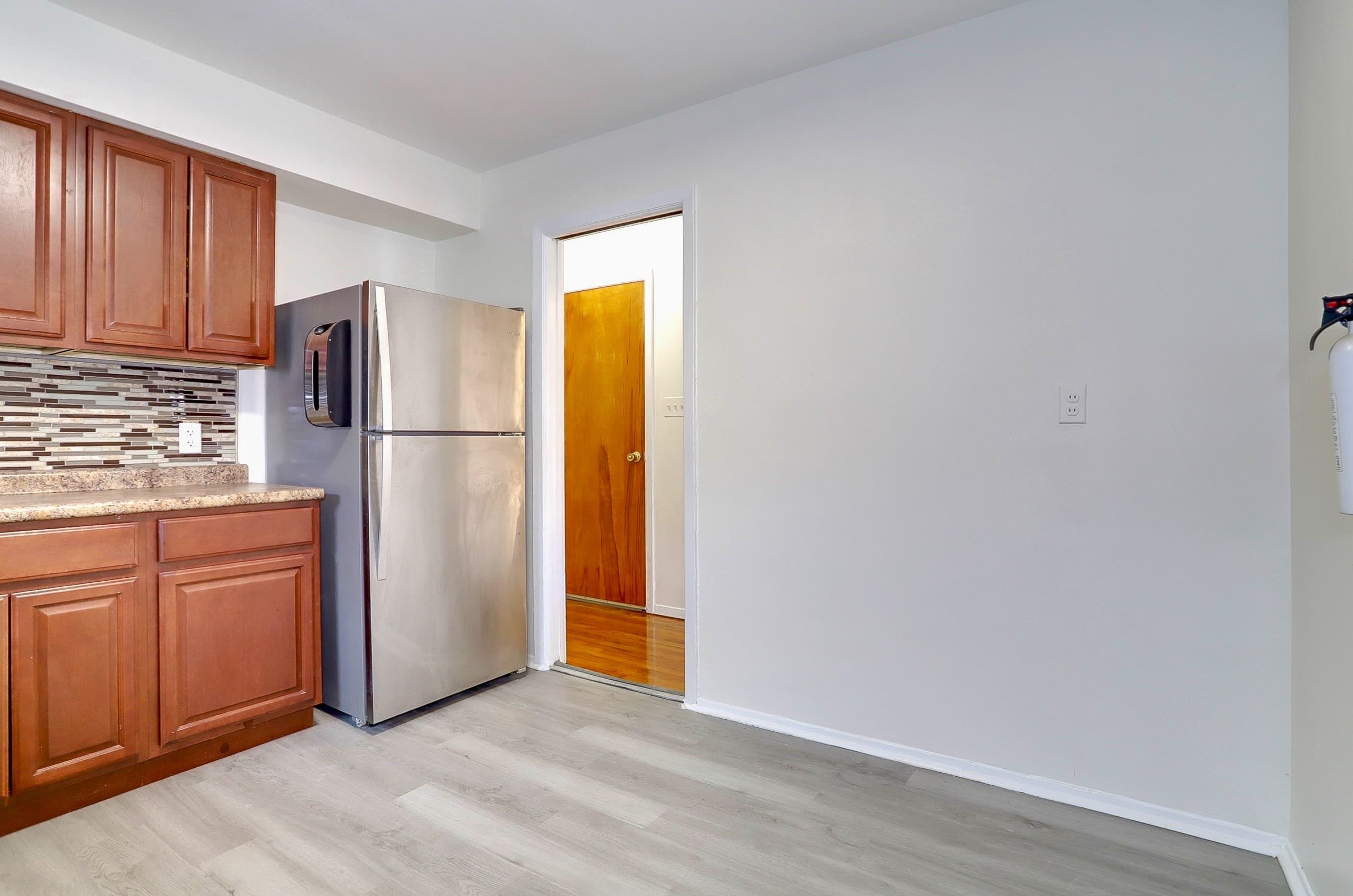 502 AVENUE E Unit: 2