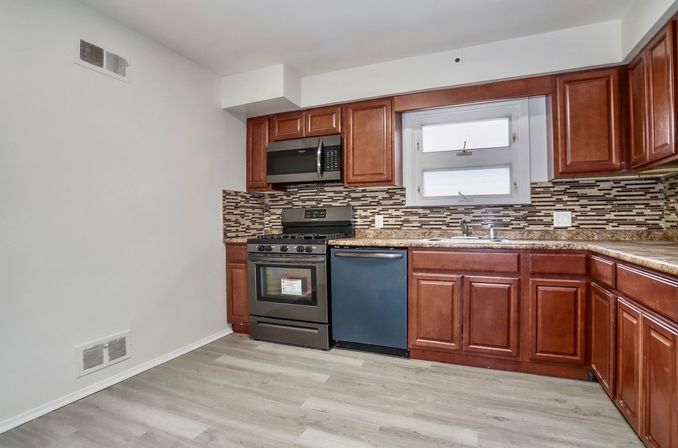 502 AVENUE E Unit: 2
