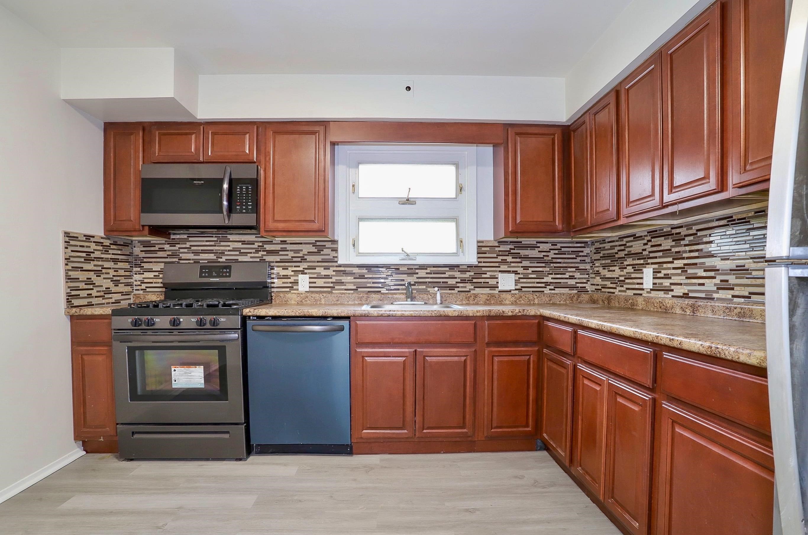 502 AVENUE E Unit: 2