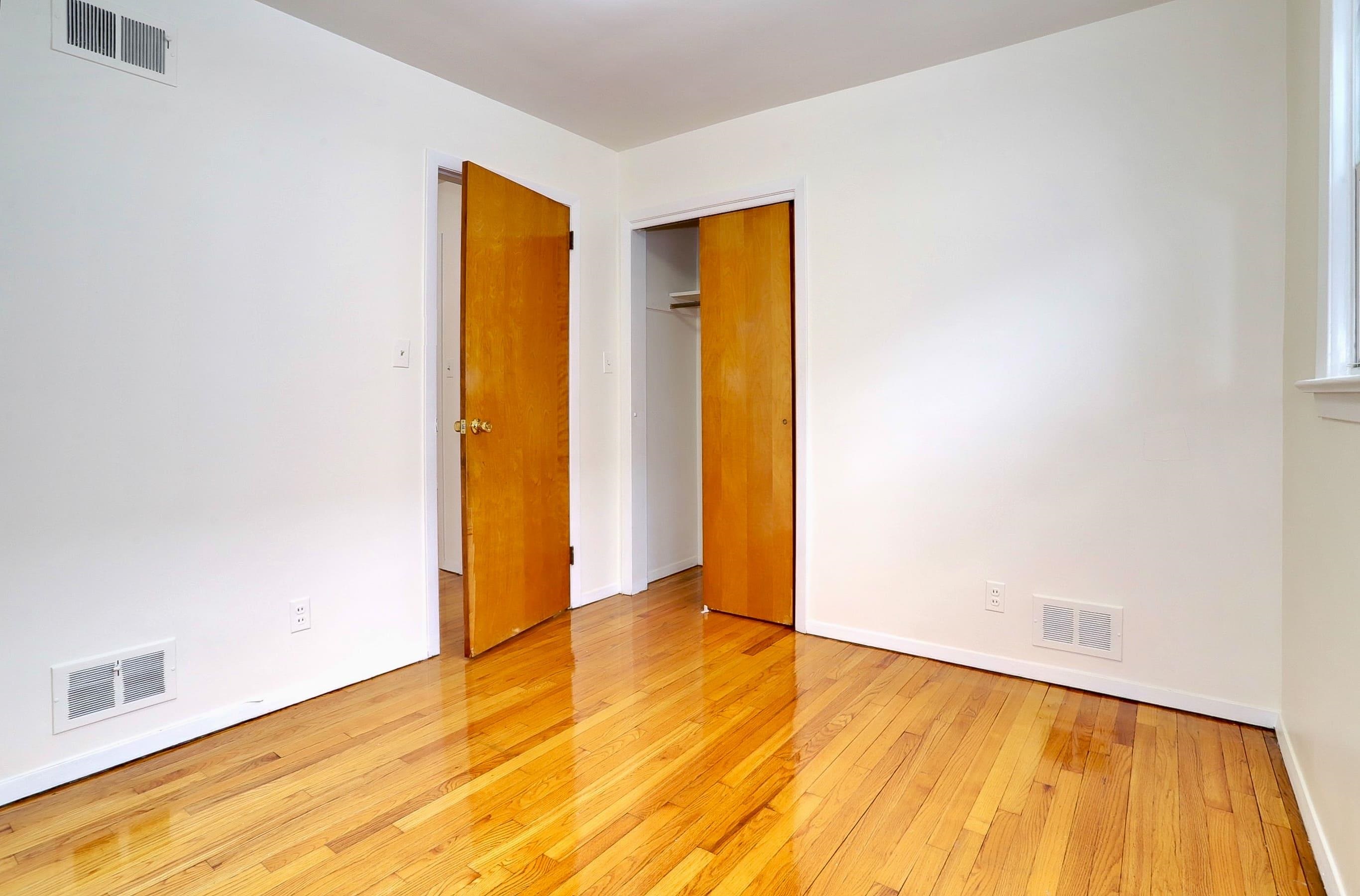 502 AVENUE E Unit: 2