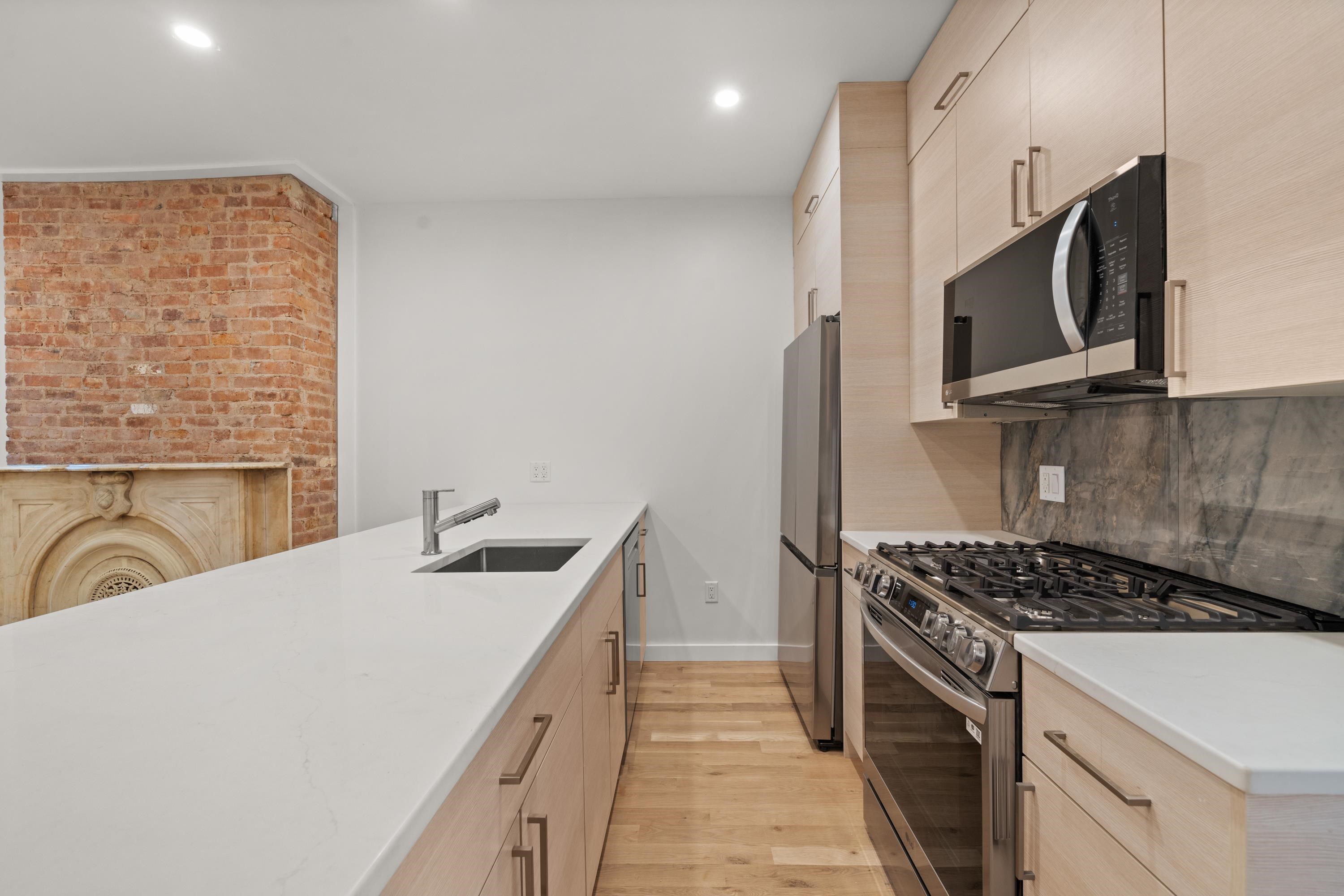 119 STORMS AVE Unit: 2