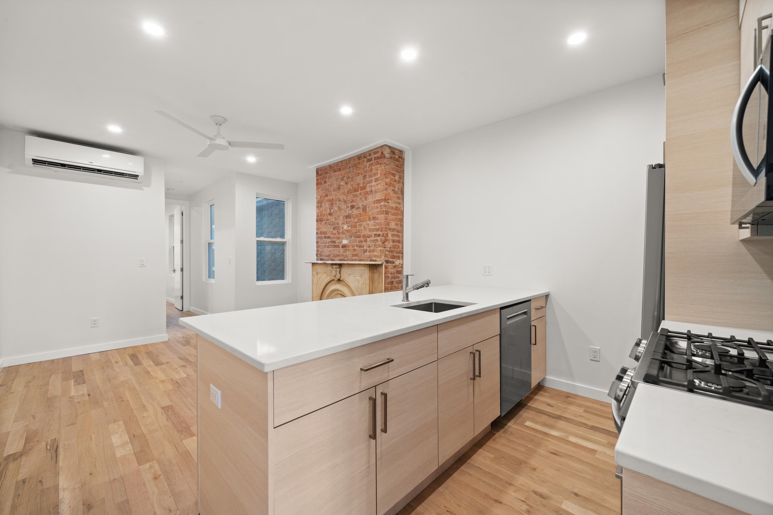 119 STORMS AVE Unit: 2