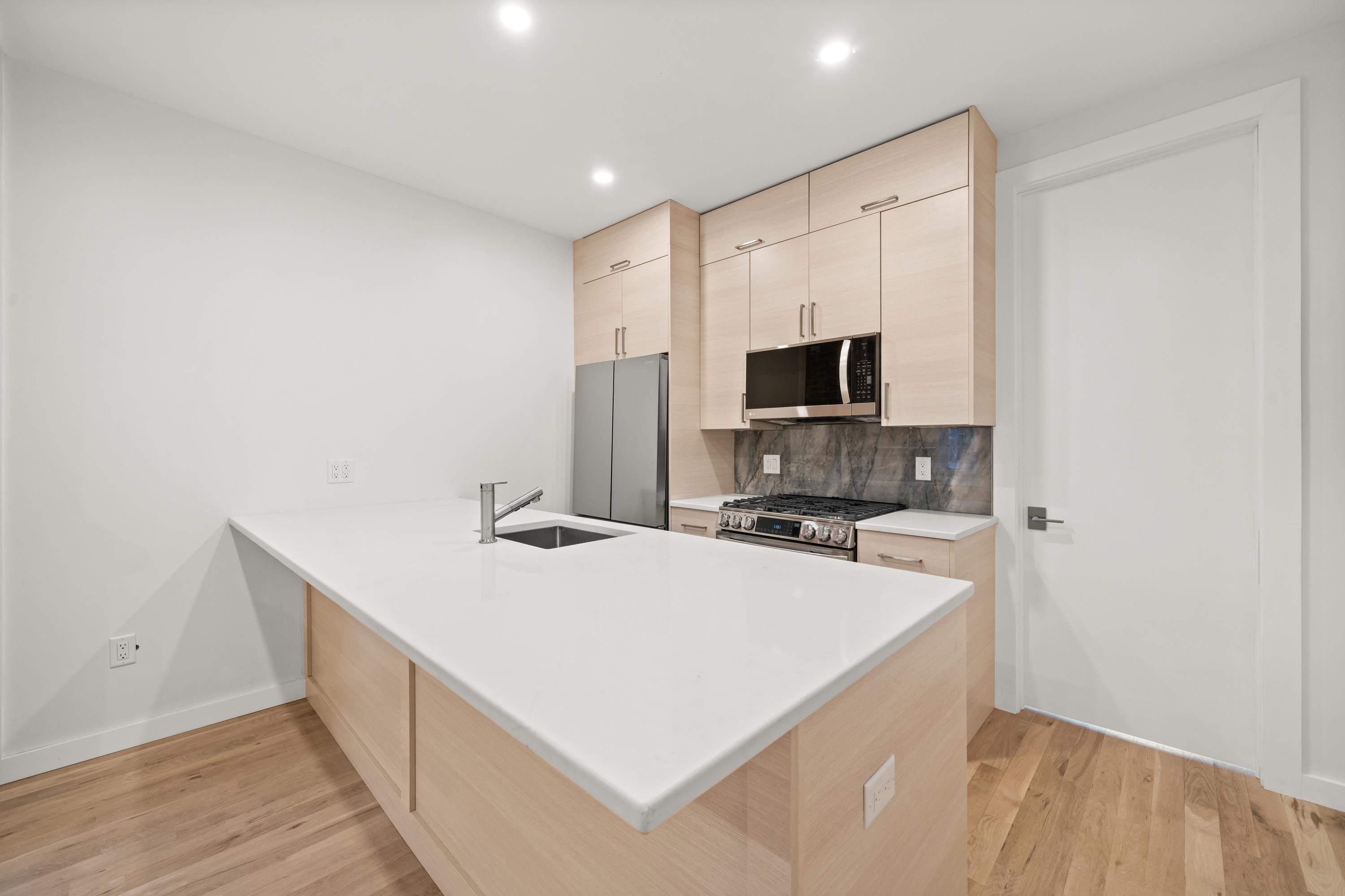 119 STORMS AVE Unit: 2