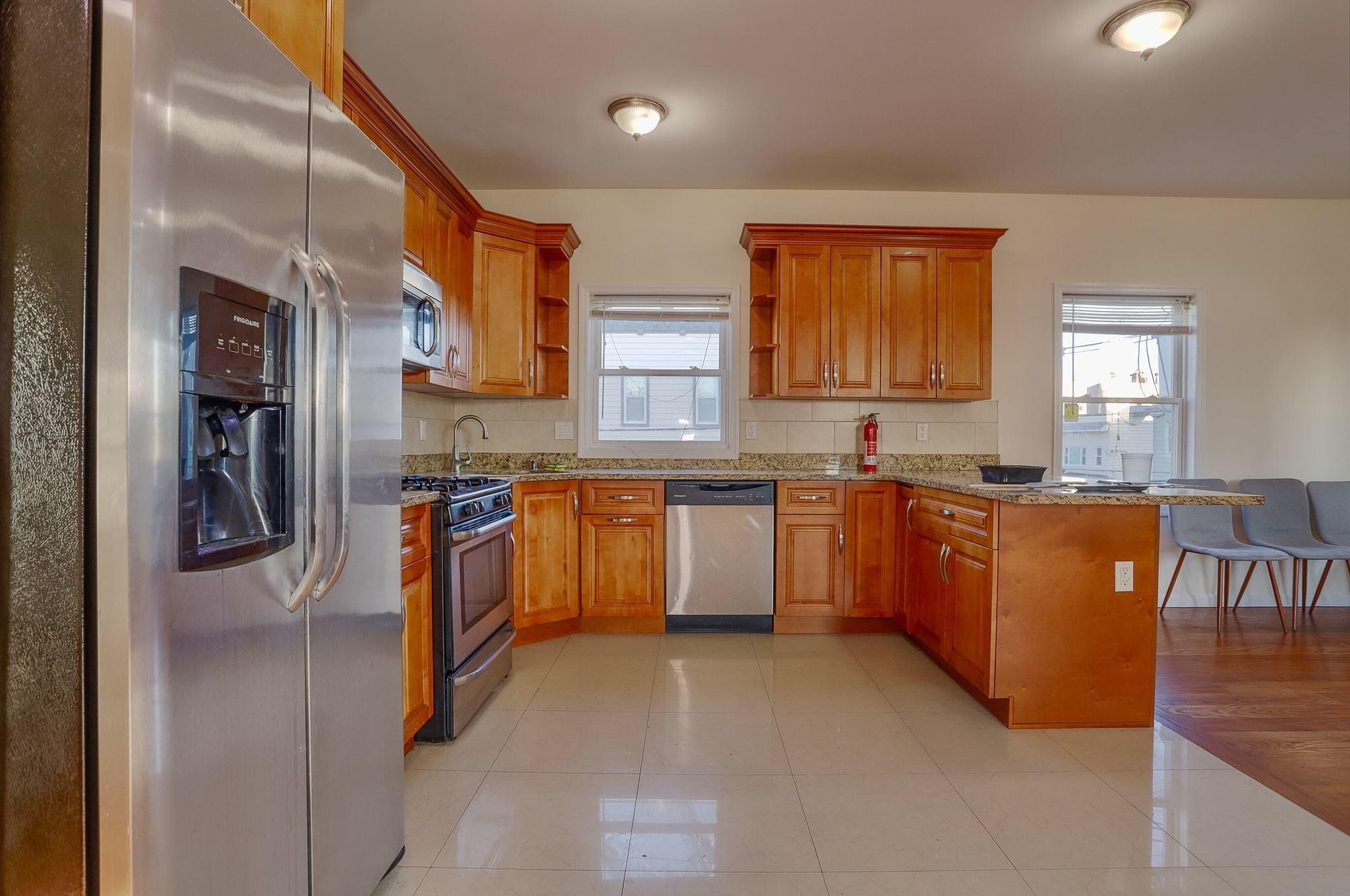 52 PATERSON ST Unit: 2