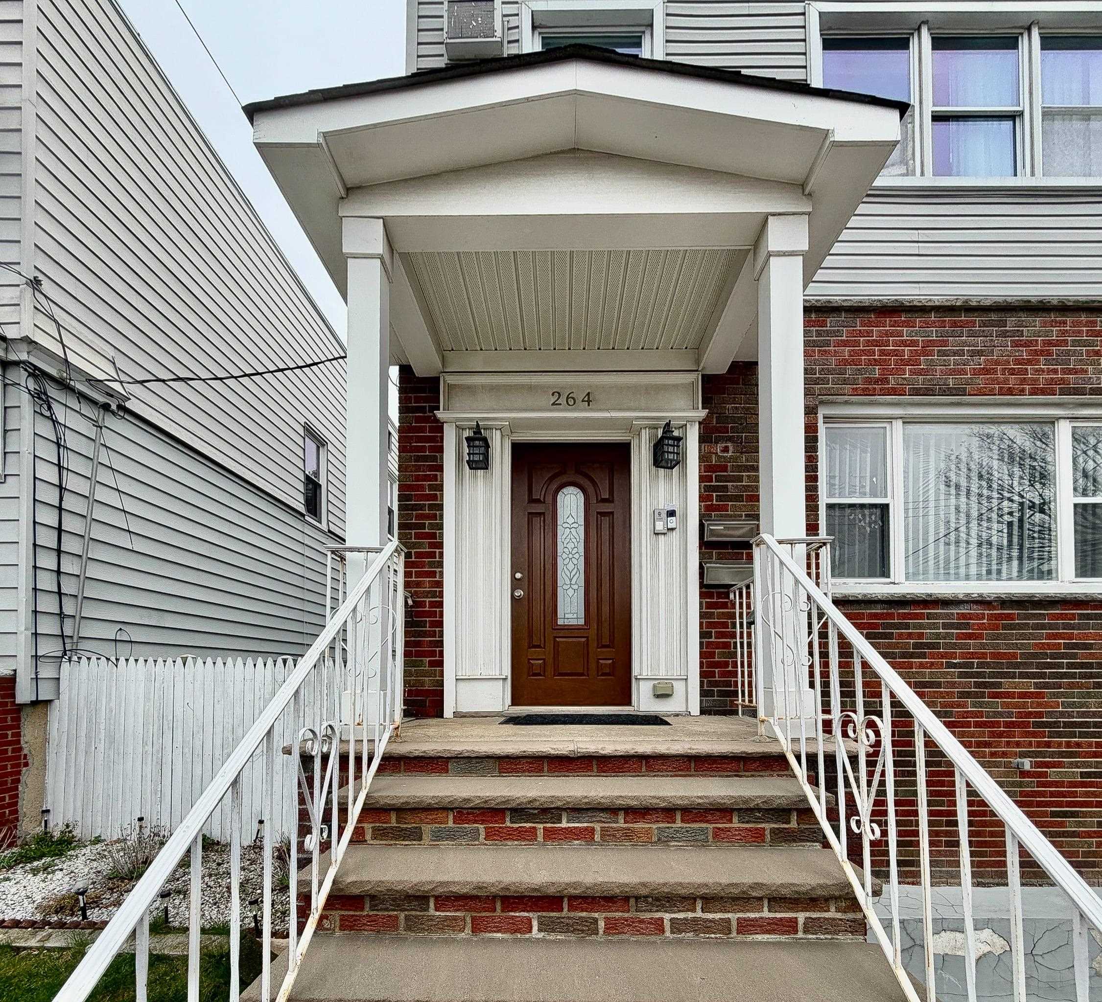 264 COLUMBIA AVE Unit: 2