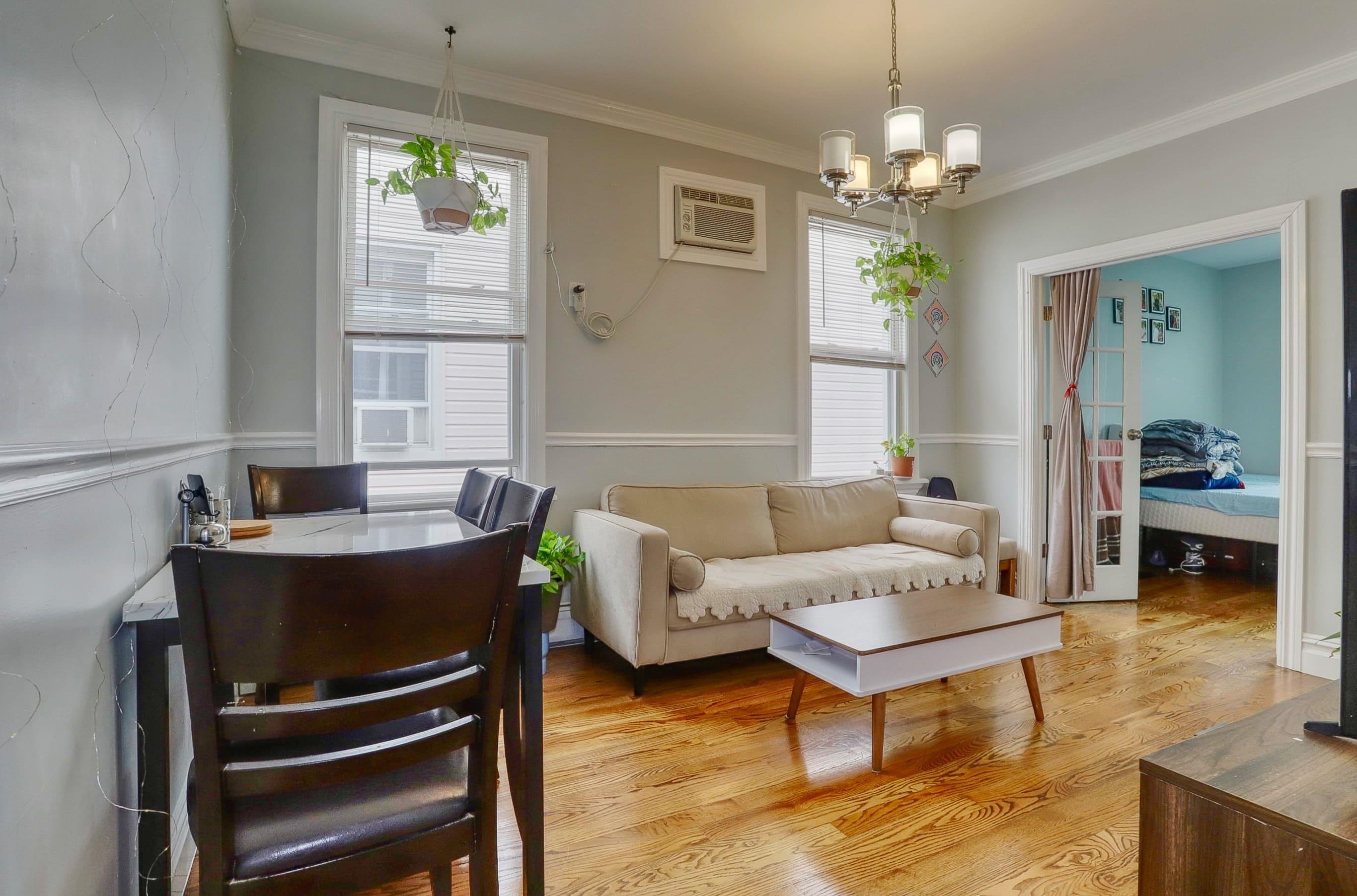 264 COLUMBIA AVE Unit: 2