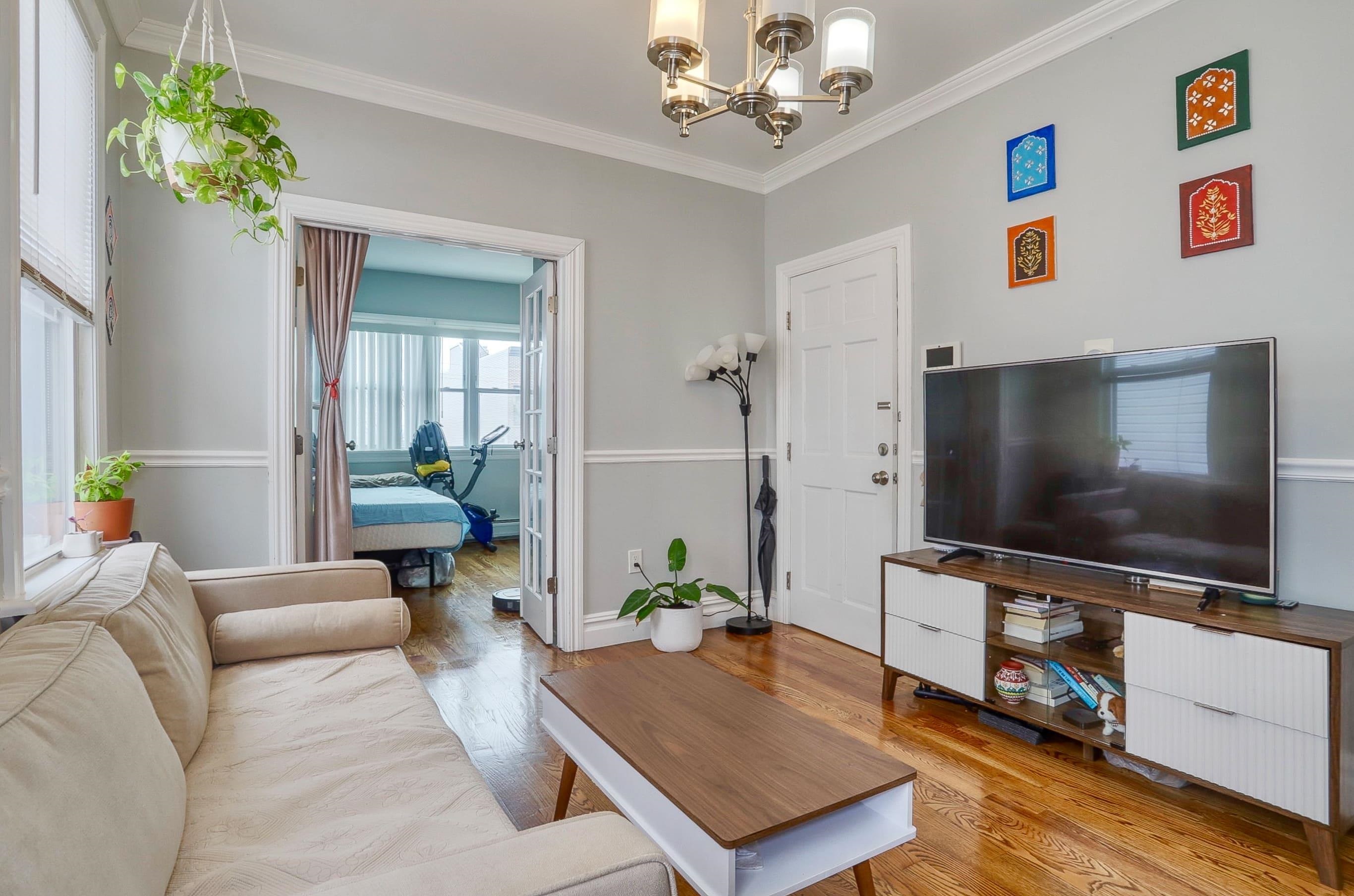 264 COLUMBIA AVE Unit: 2