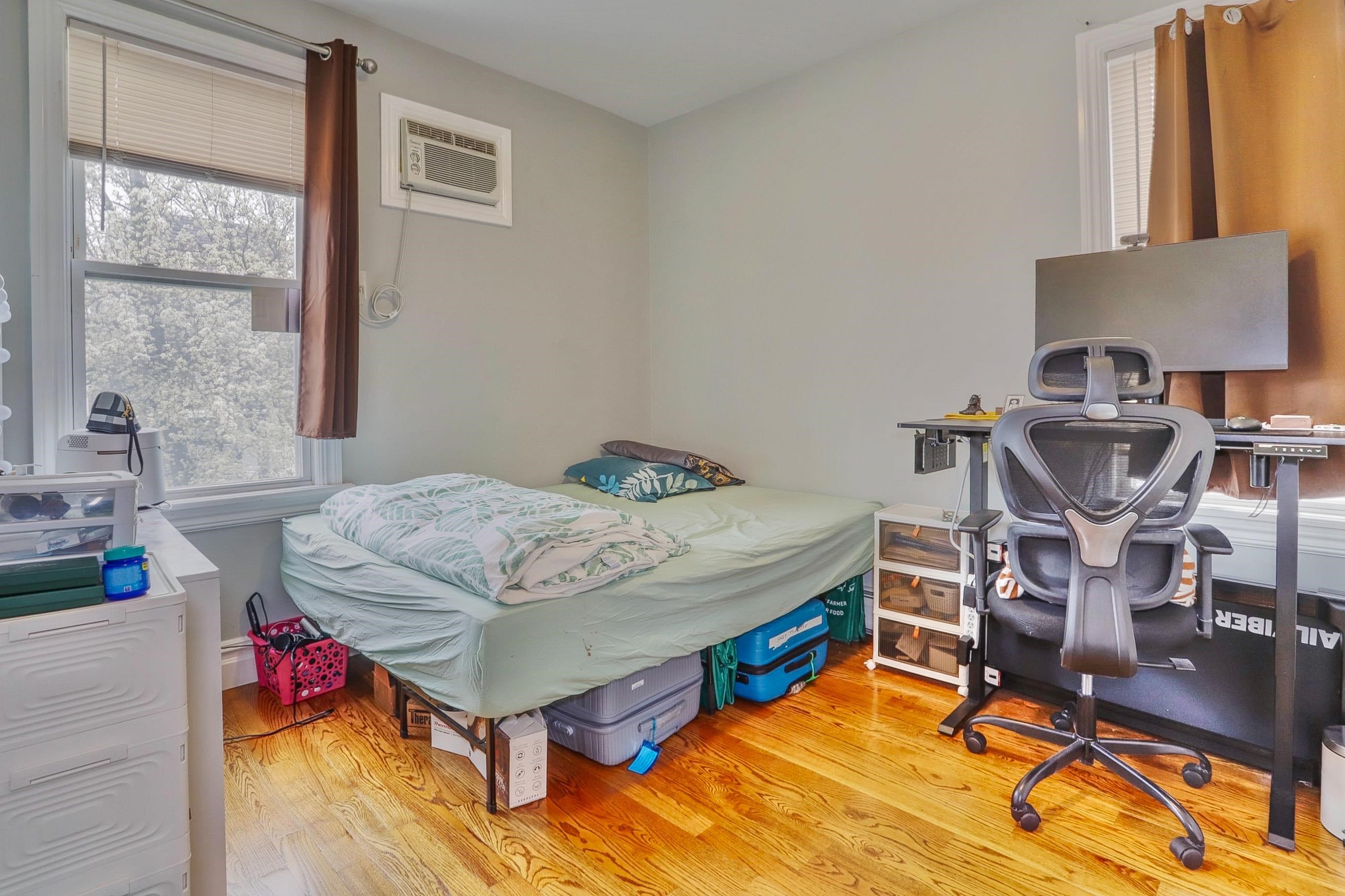 264 COLUMBIA AVE Unit: 2