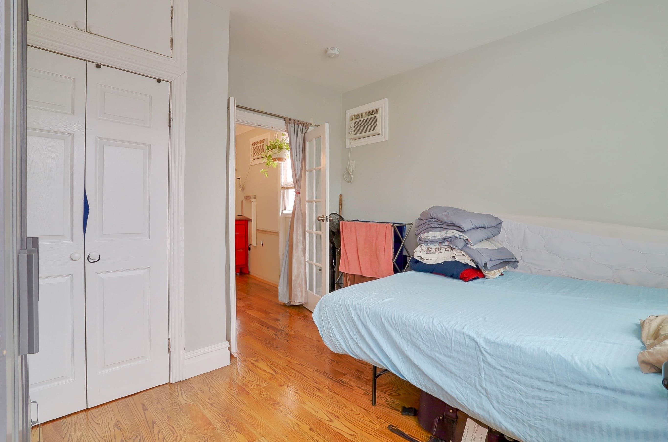 264 COLUMBIA AVE Unit: 2