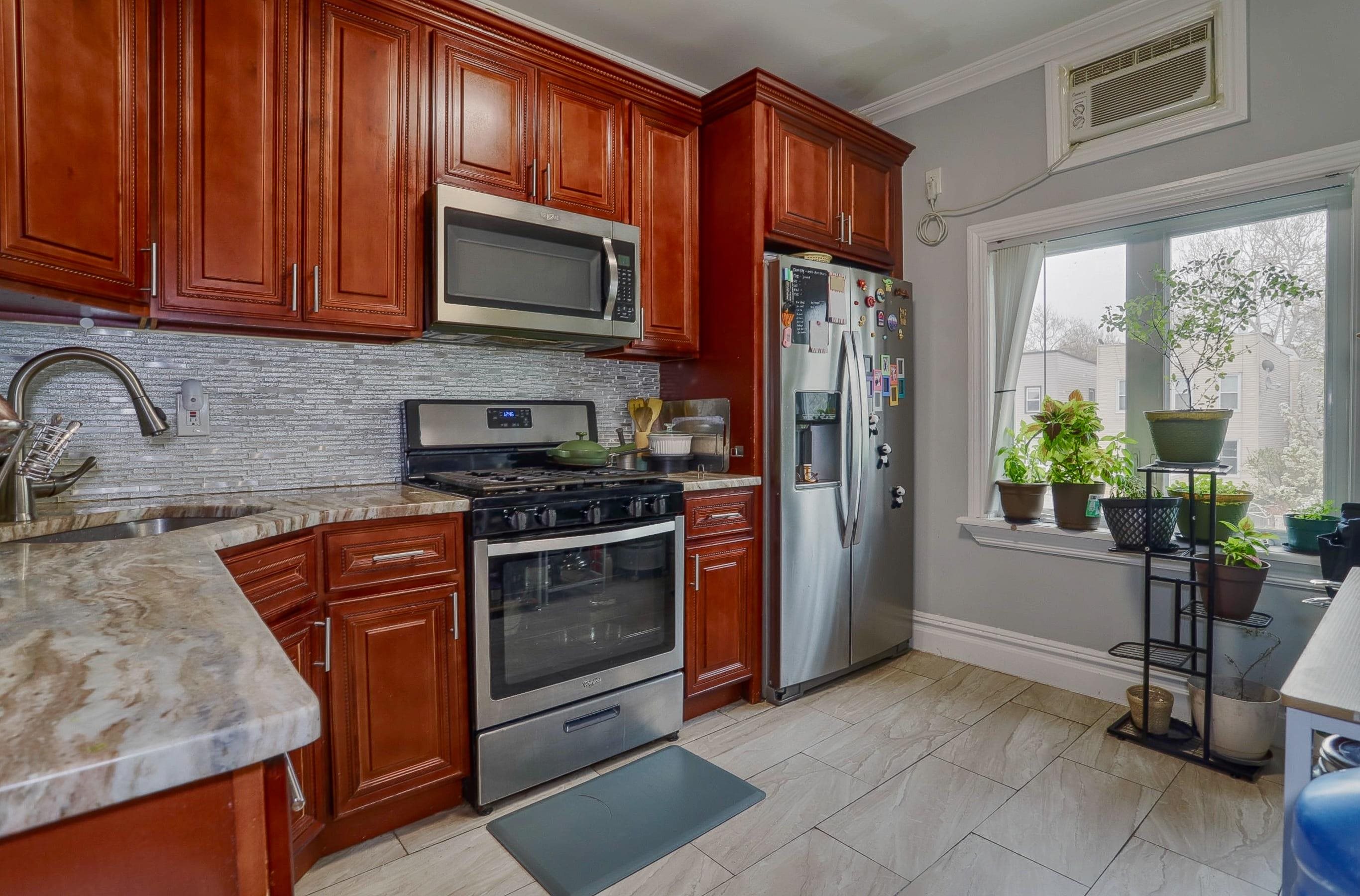 264 COLUMBIA AVE Unit: 2