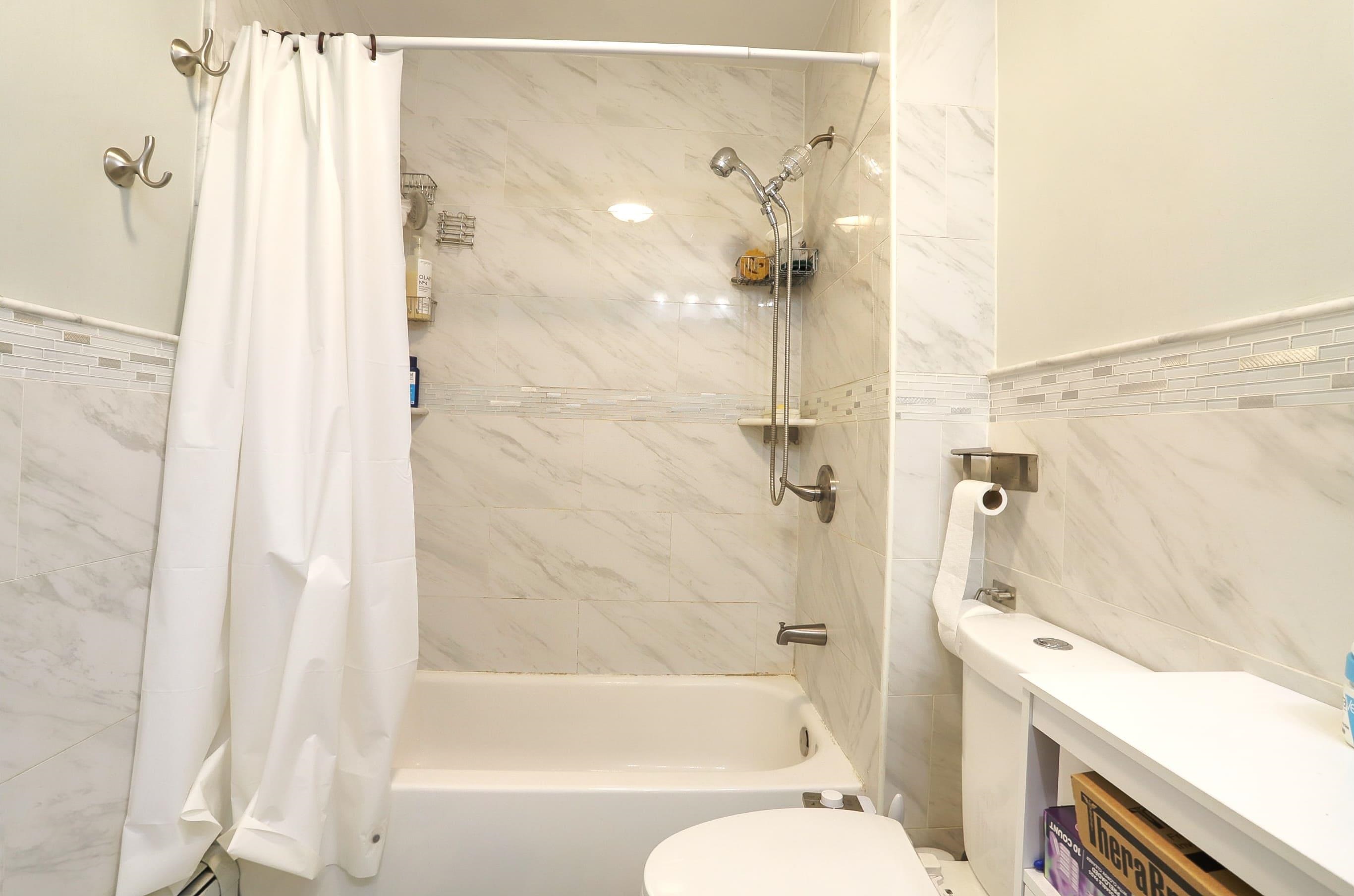 264 COLUMBIA AVE Unit: 2