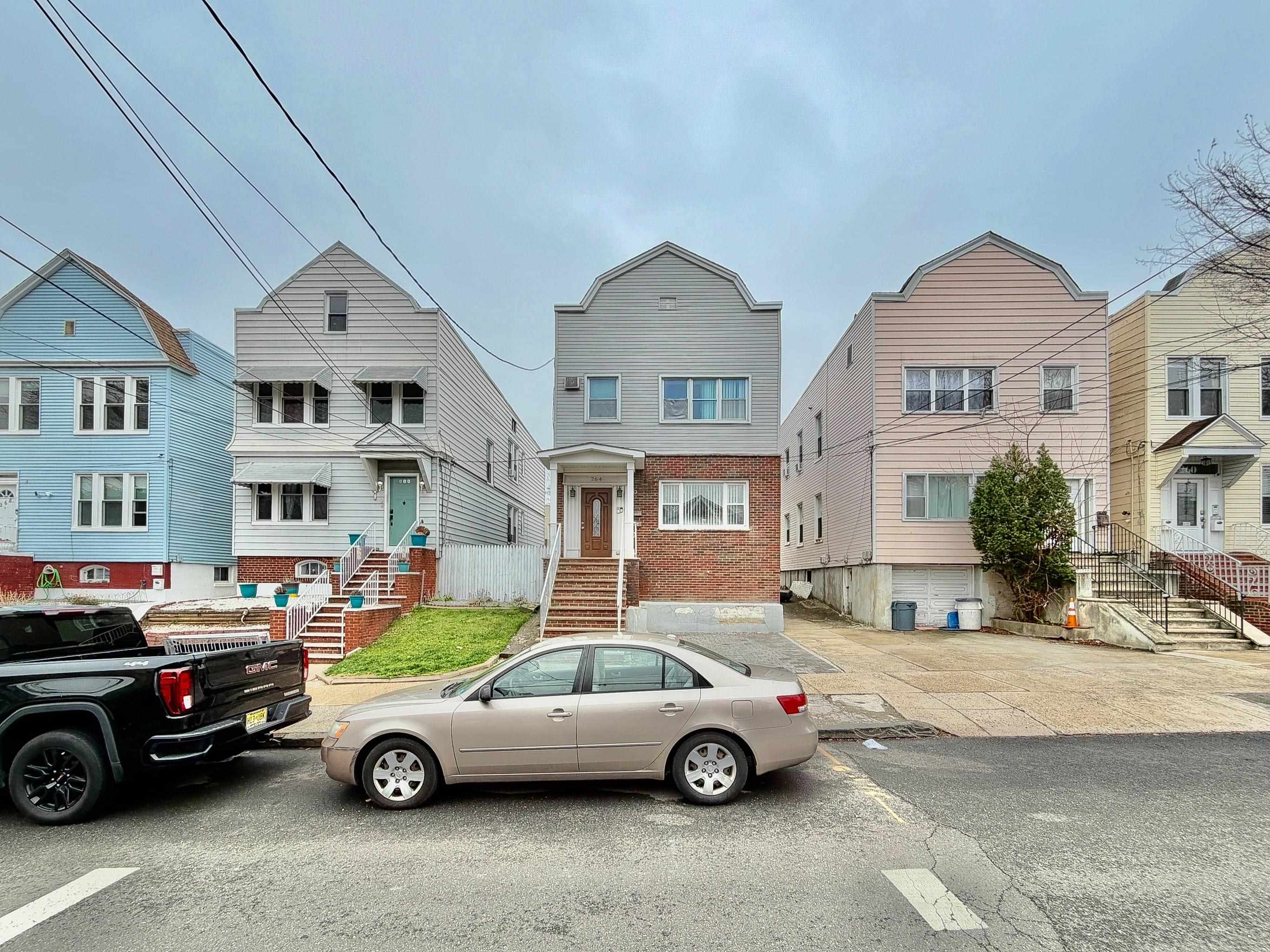 264 COLUMBIA AVE Unit: 2