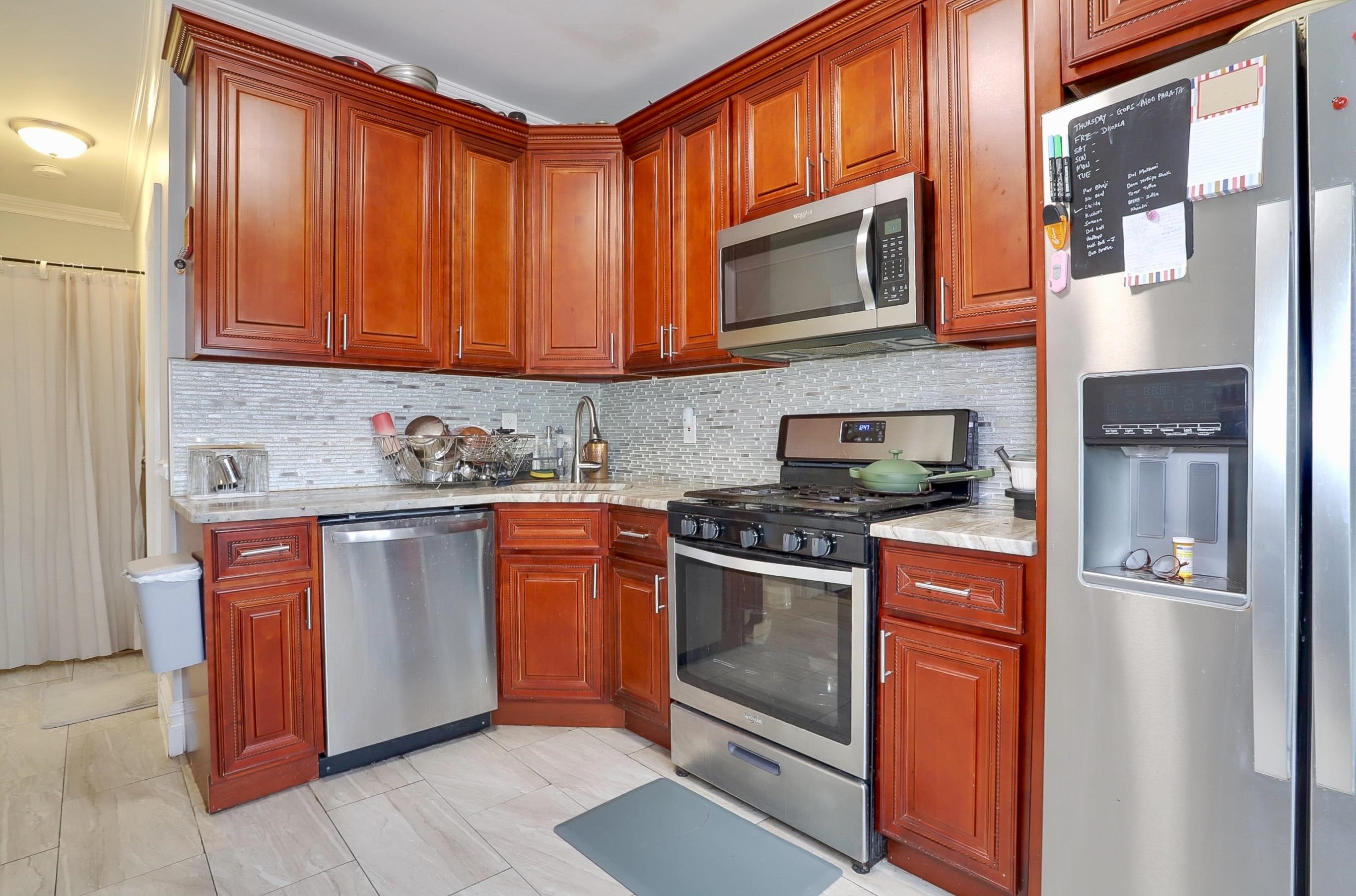 264 COLUMBIA AVE Unit: 2