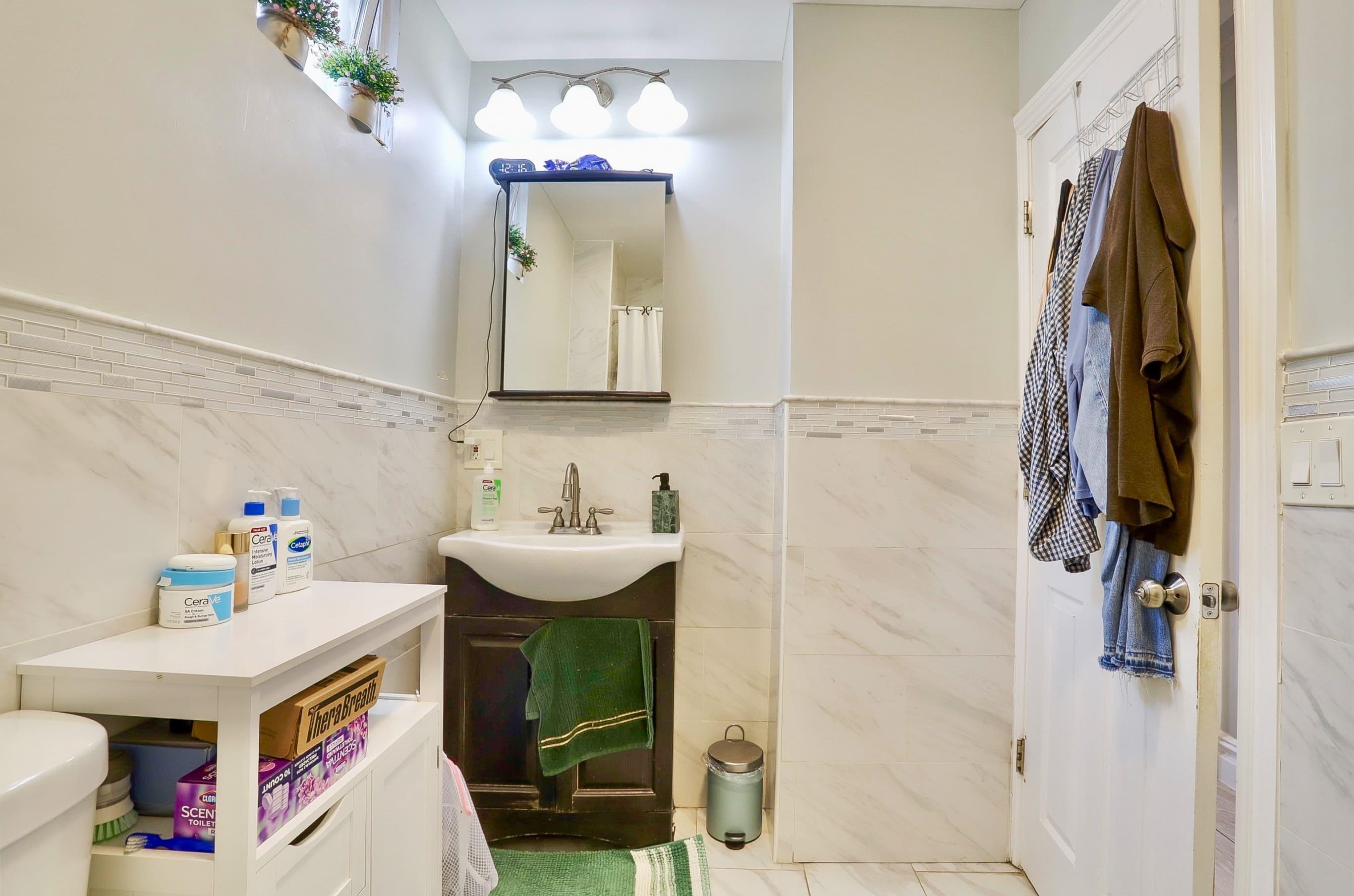 264 COLUMBIA AVE Unit: 2