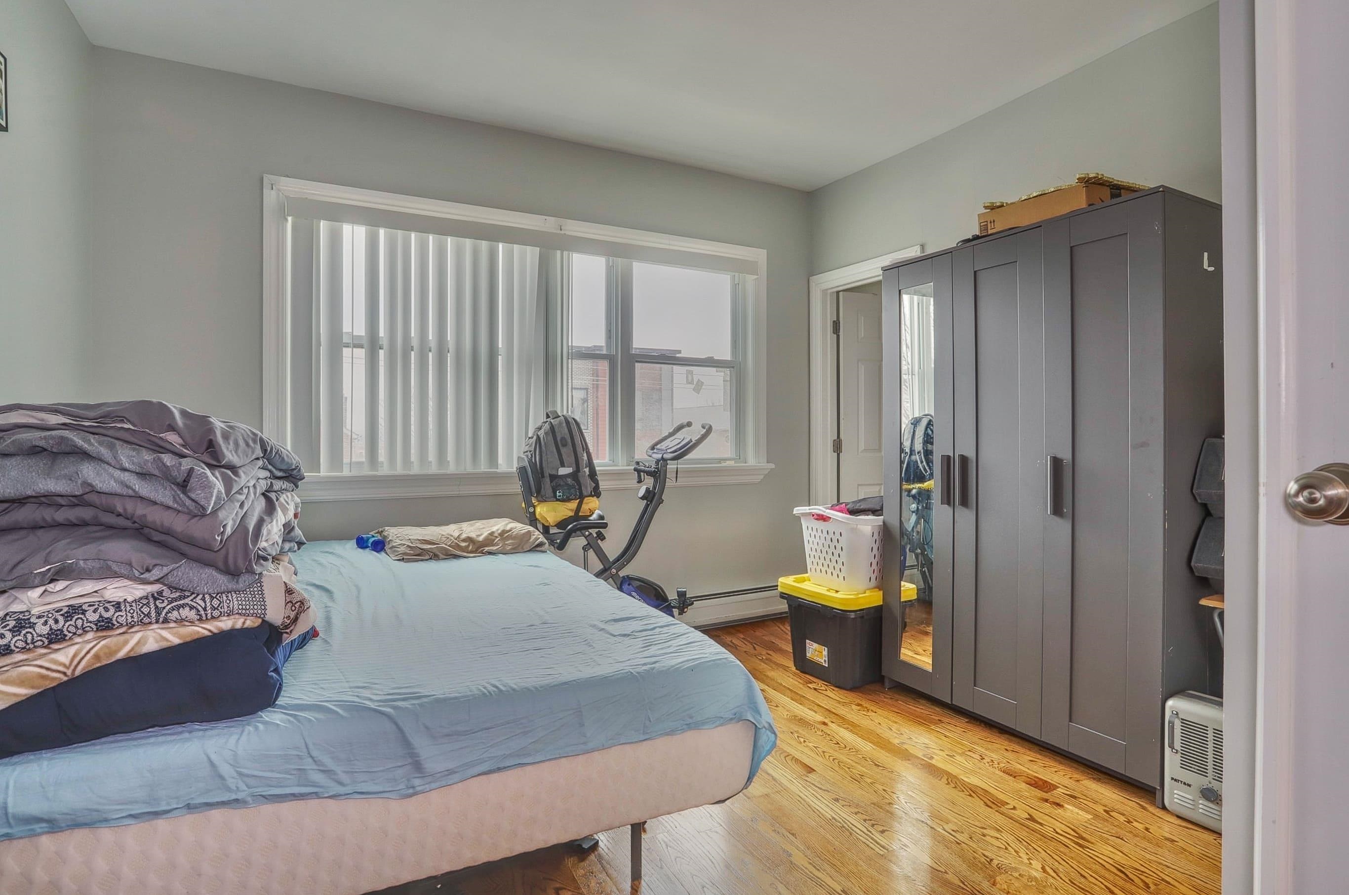 264 COLUMBIA AVE Unit: 2