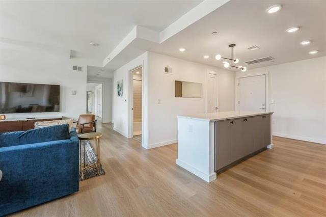 401 JACKSON ST Unit: 604