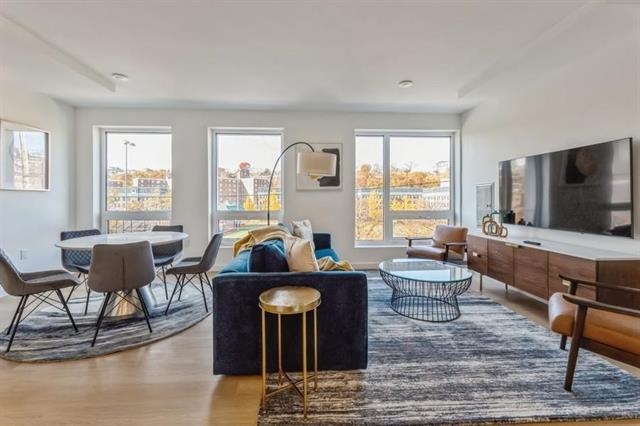 401 JACKSON ST Unit: 604