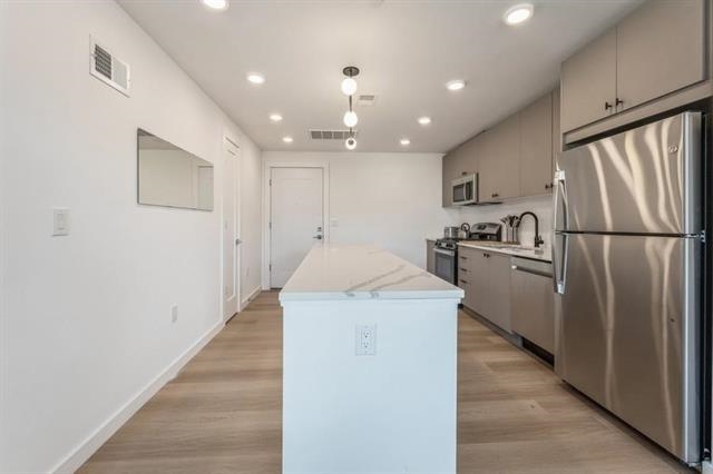 401 JACKSON ST Unit: 604