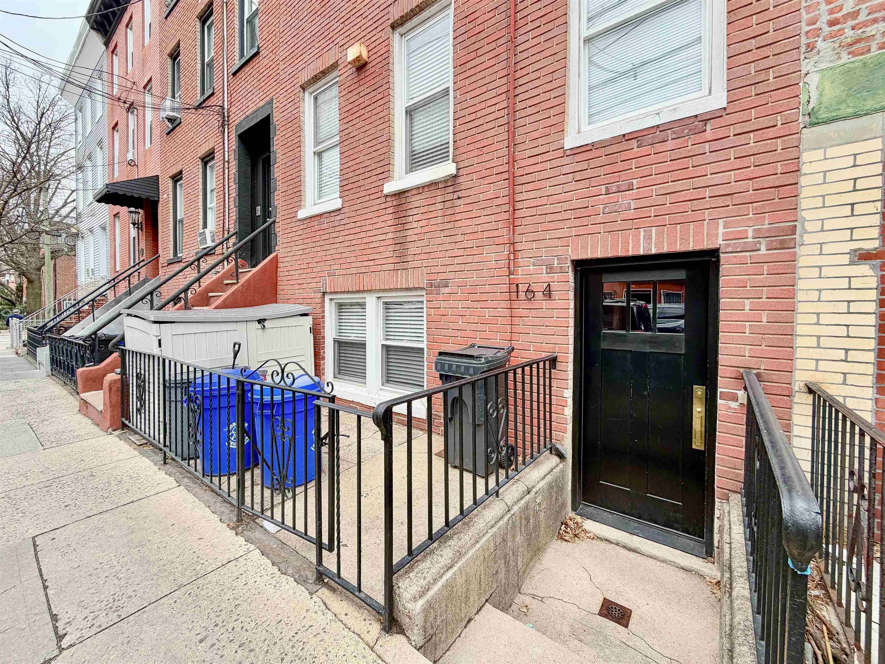 164 6TH ST Unit: 2