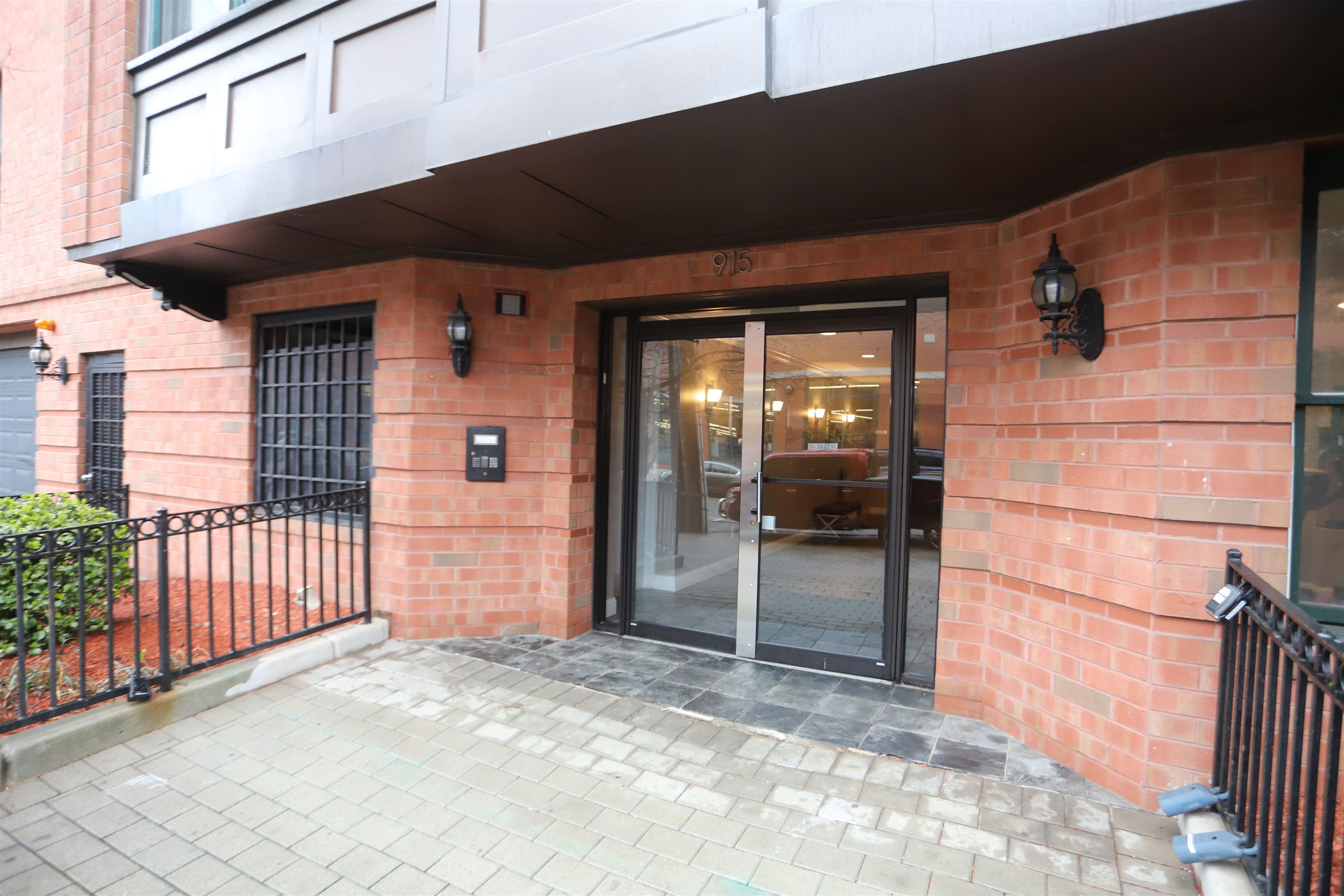 915 MADISON ST Unit: 3C