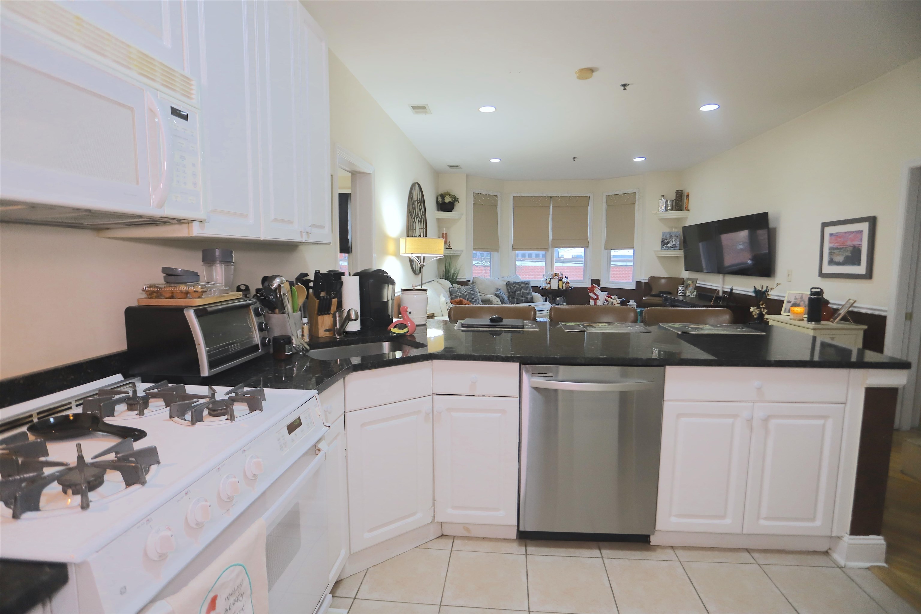 915 MADISON ST Unit: 3C