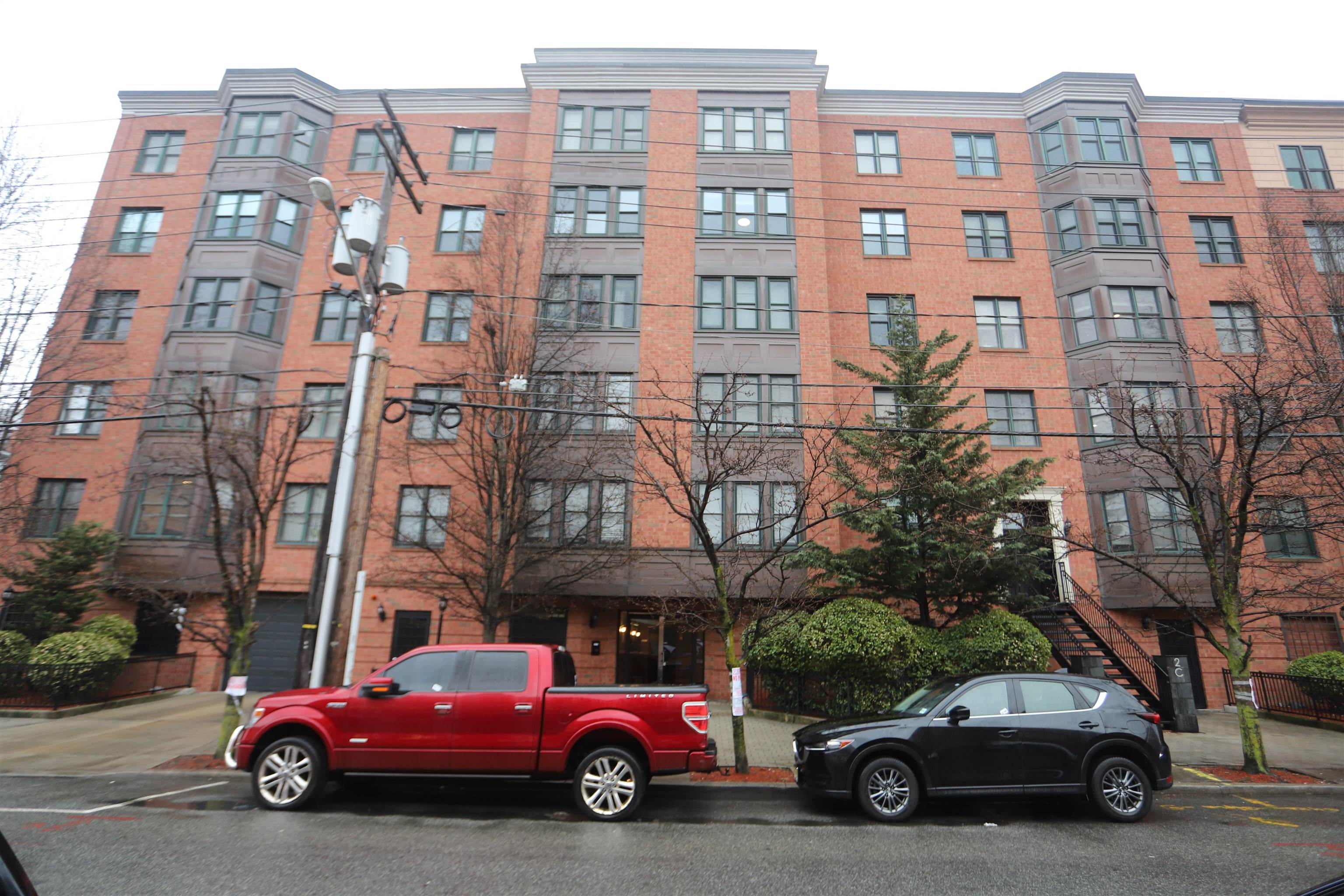 915 MADISON ST Unit: 3C