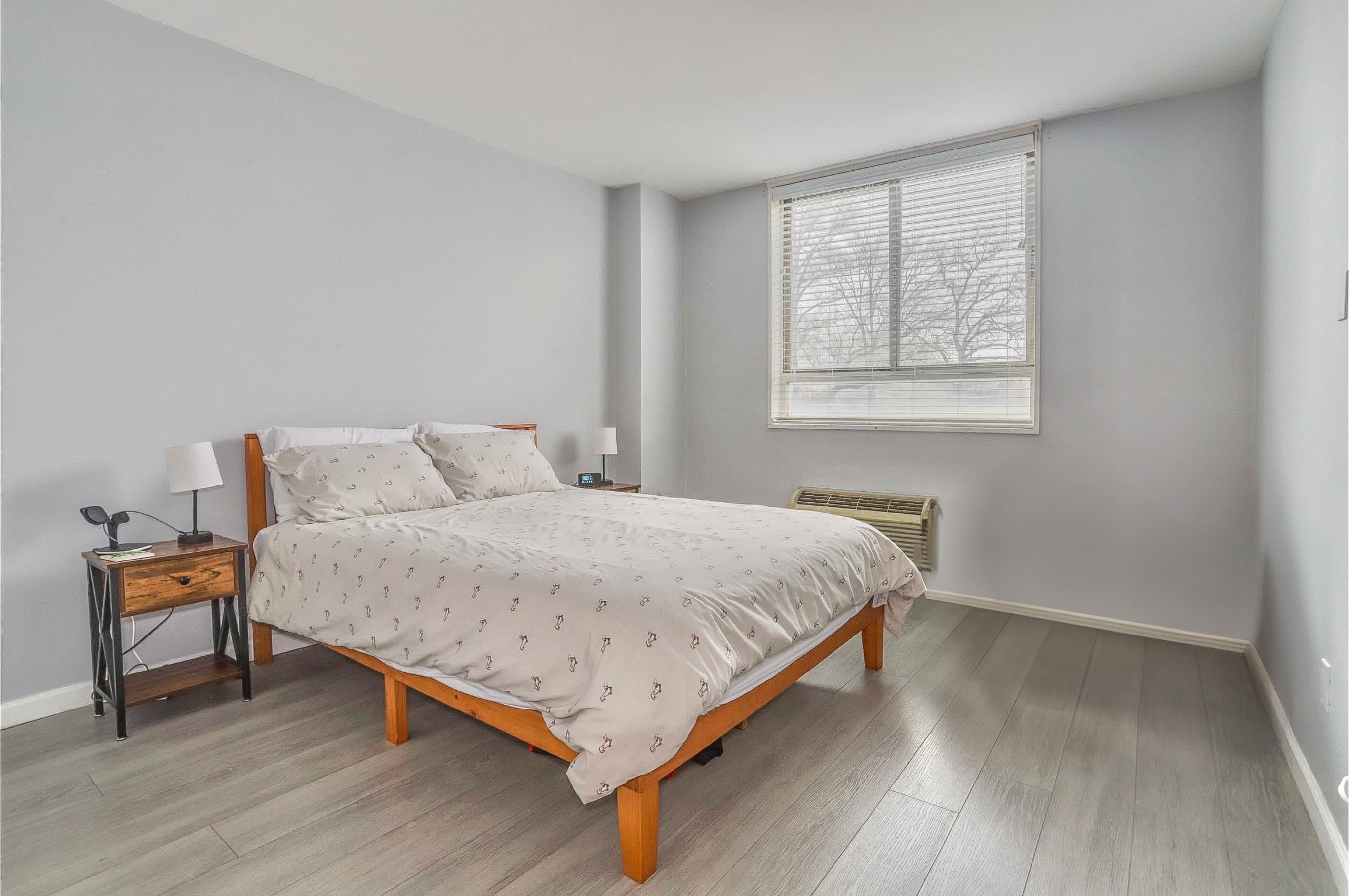 100 MANHATTAN AVE Unit: 402