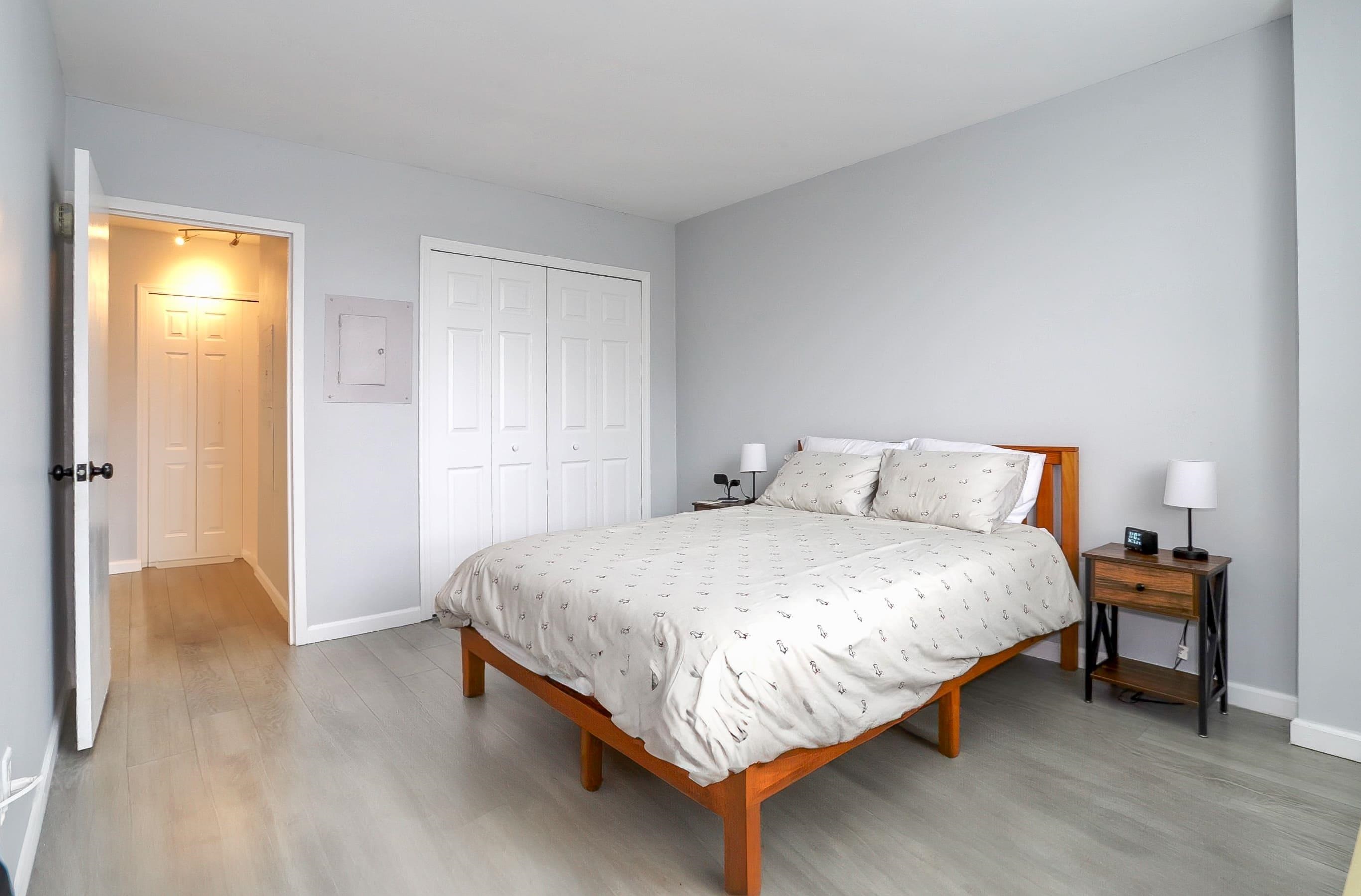 100 MANHATTAN AVE Unit: 402