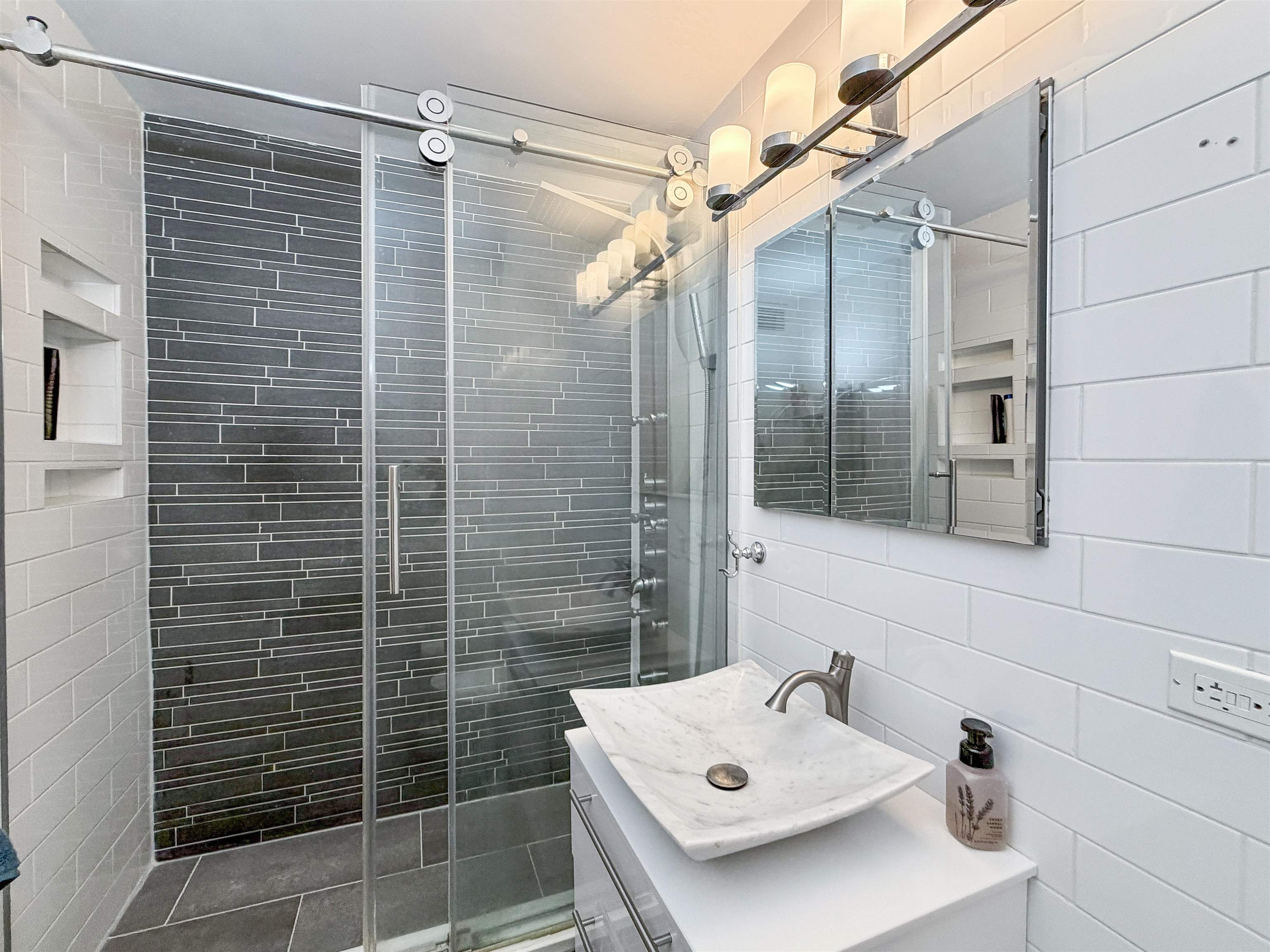 100 MANHATTAN AVE Unit: 402