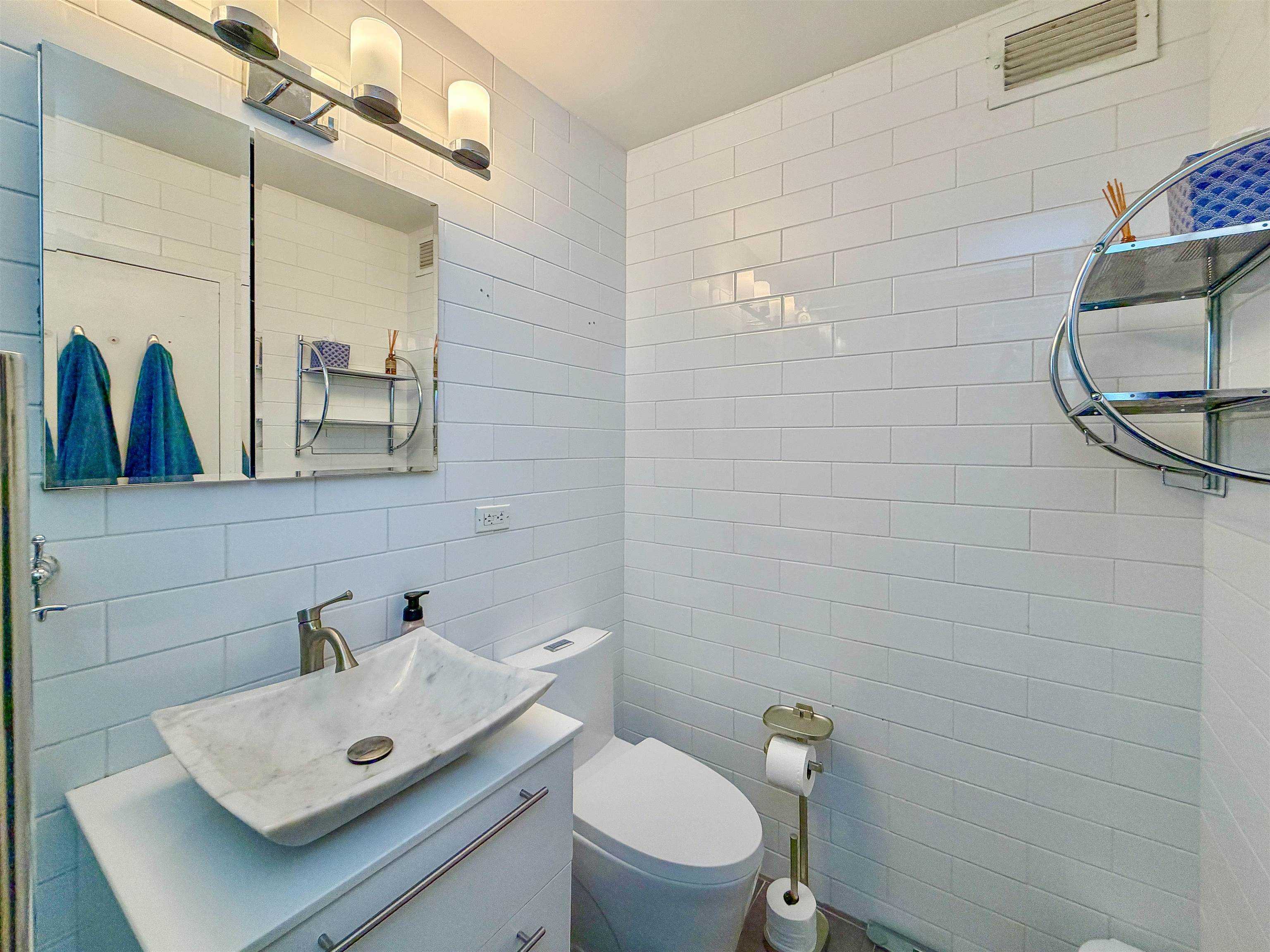 100 MANHATTAN AVE Unit: 402