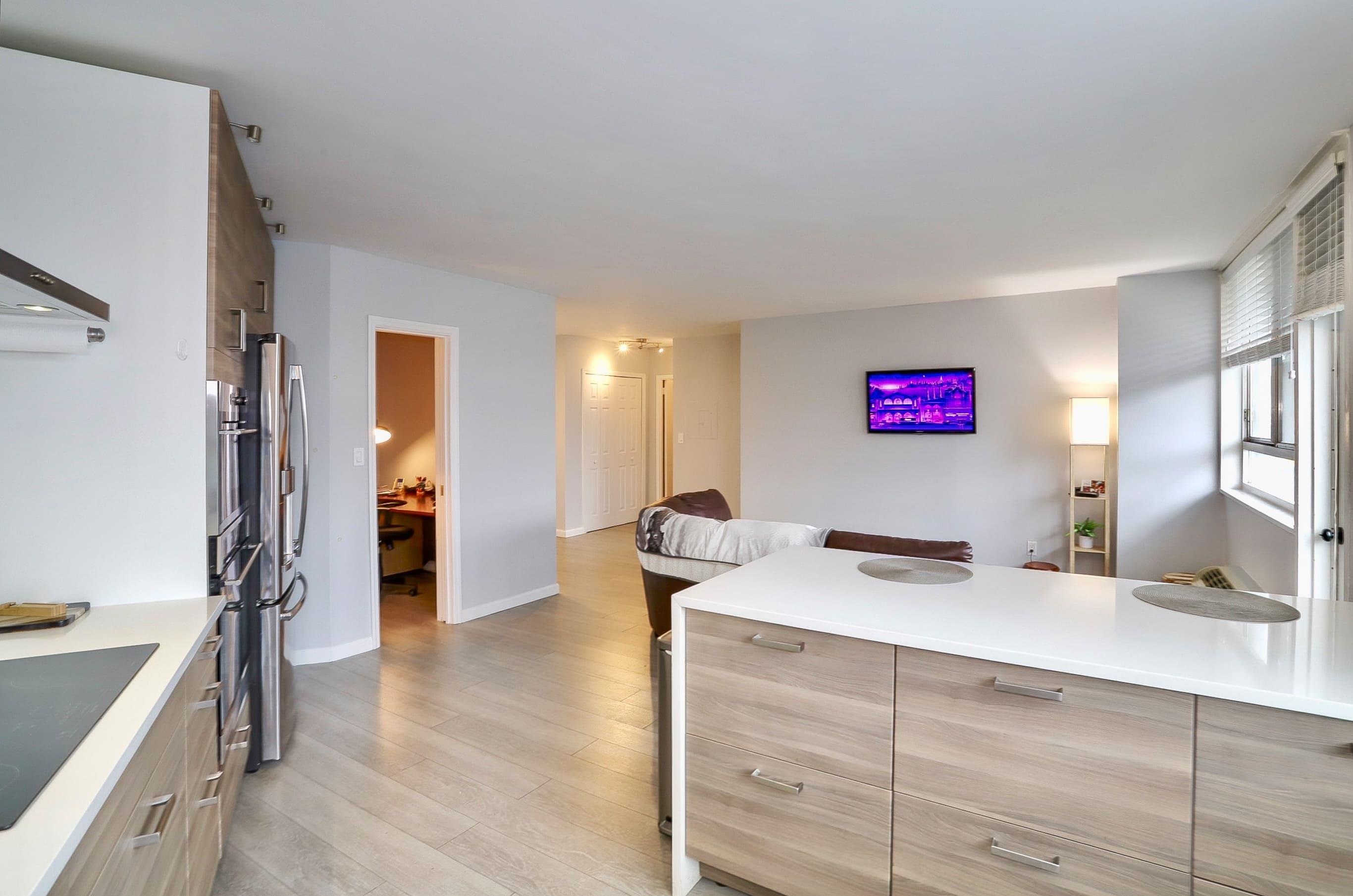 100 MANHATTAN AVE Unit: 402