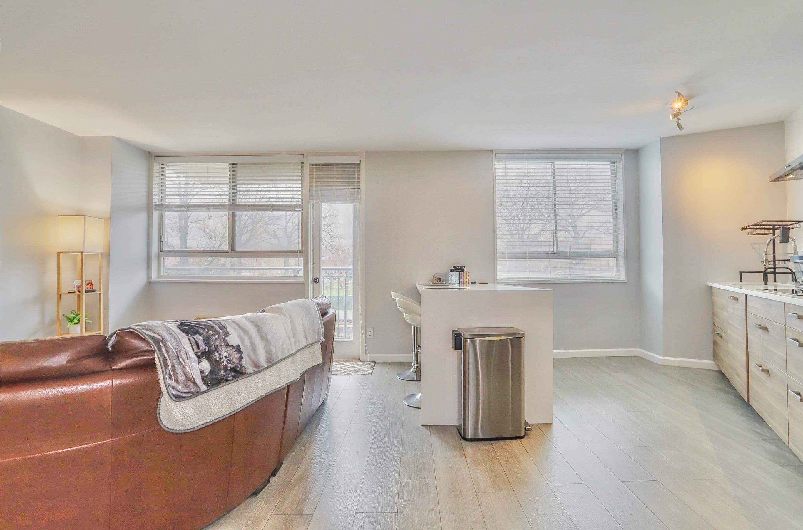 100 MANHATTAN AVE Unit: 402