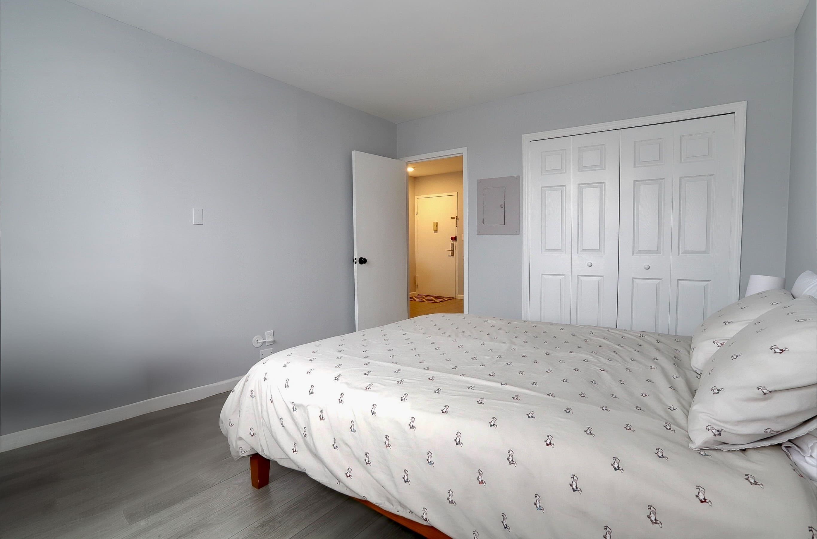 100 MANHATTAN AVE Unit: 402