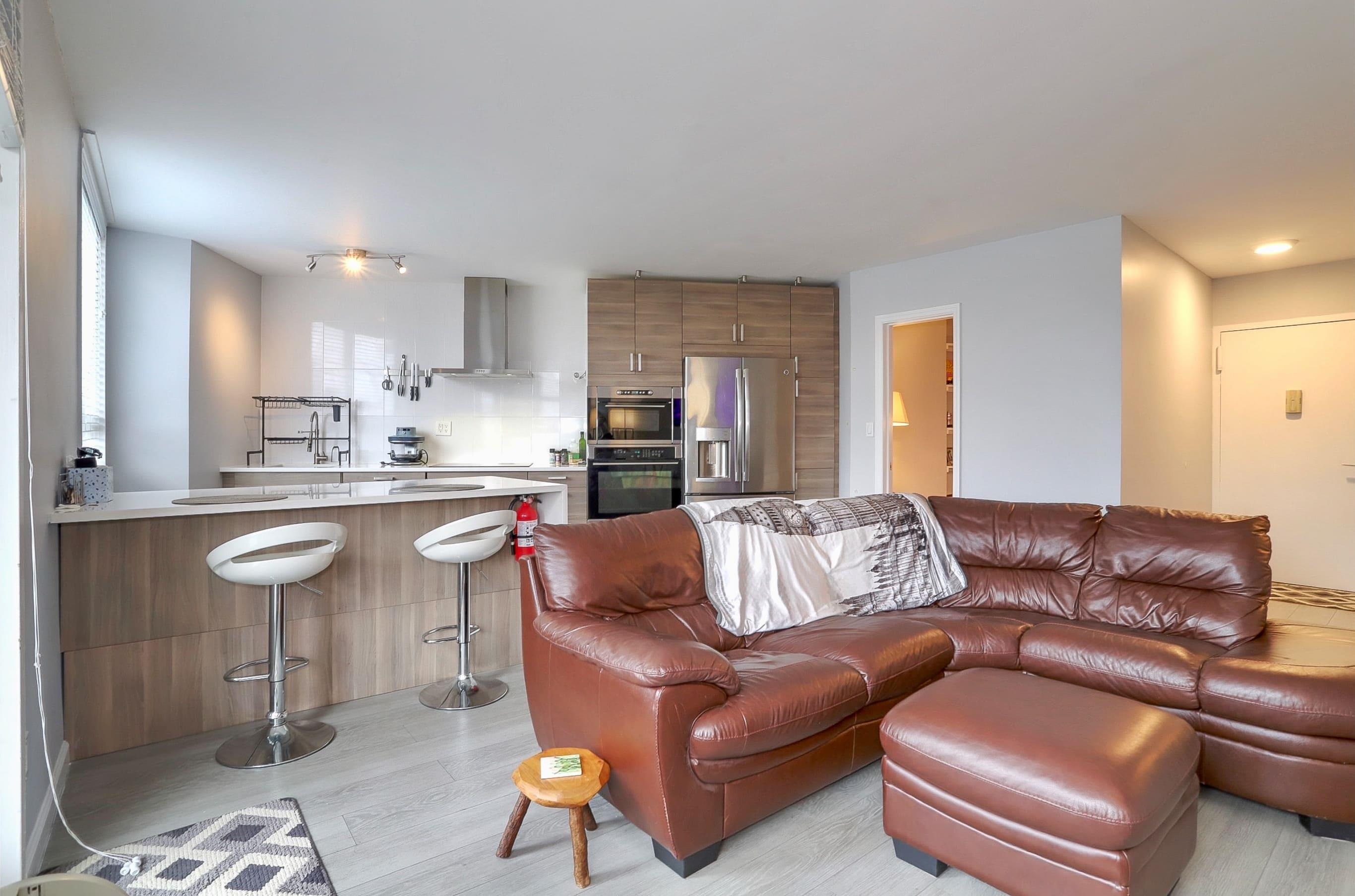 100 MANHATTAN AVE Unit: 402