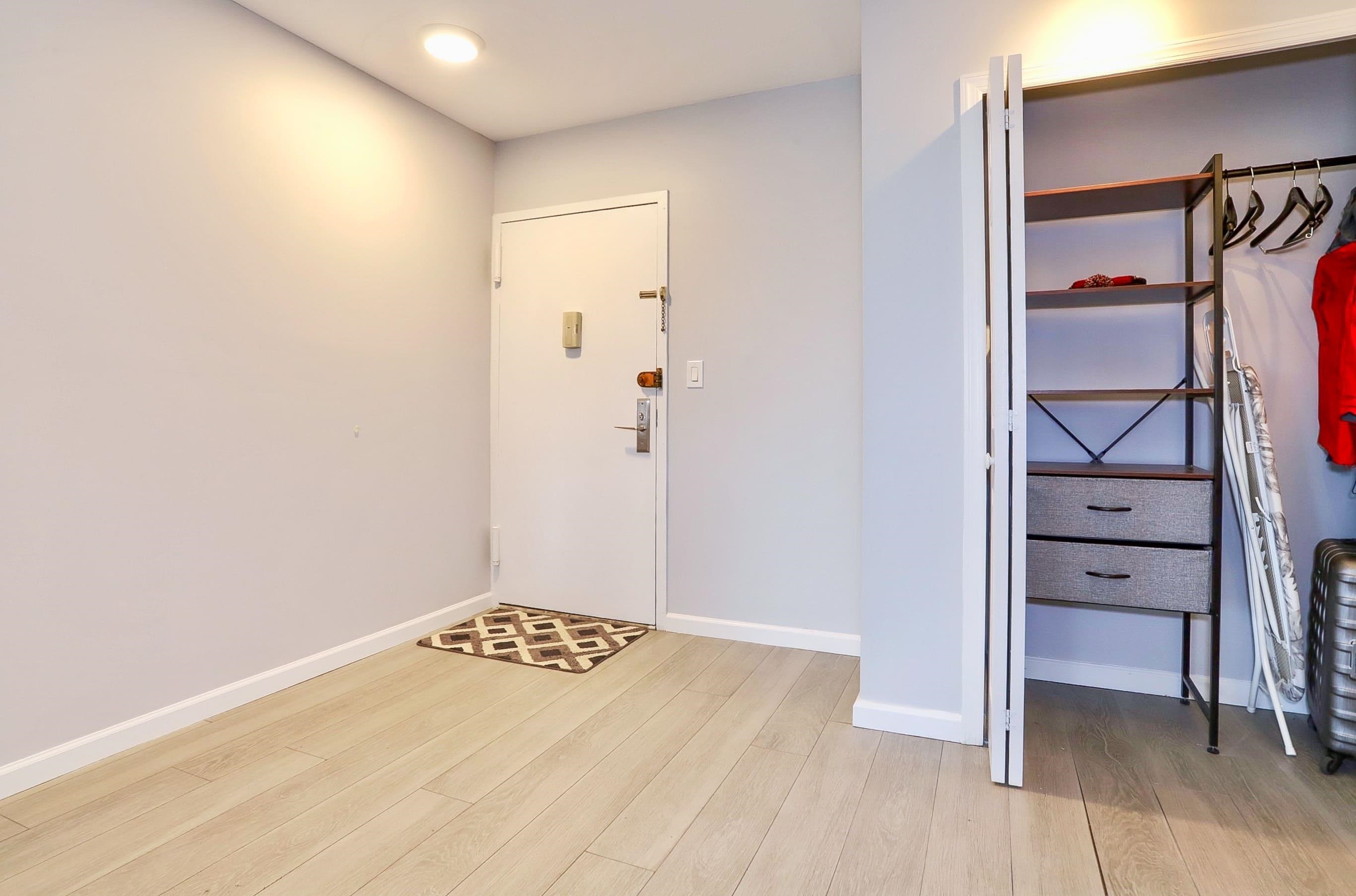 100 MANHATTAN AVE Unit: 402