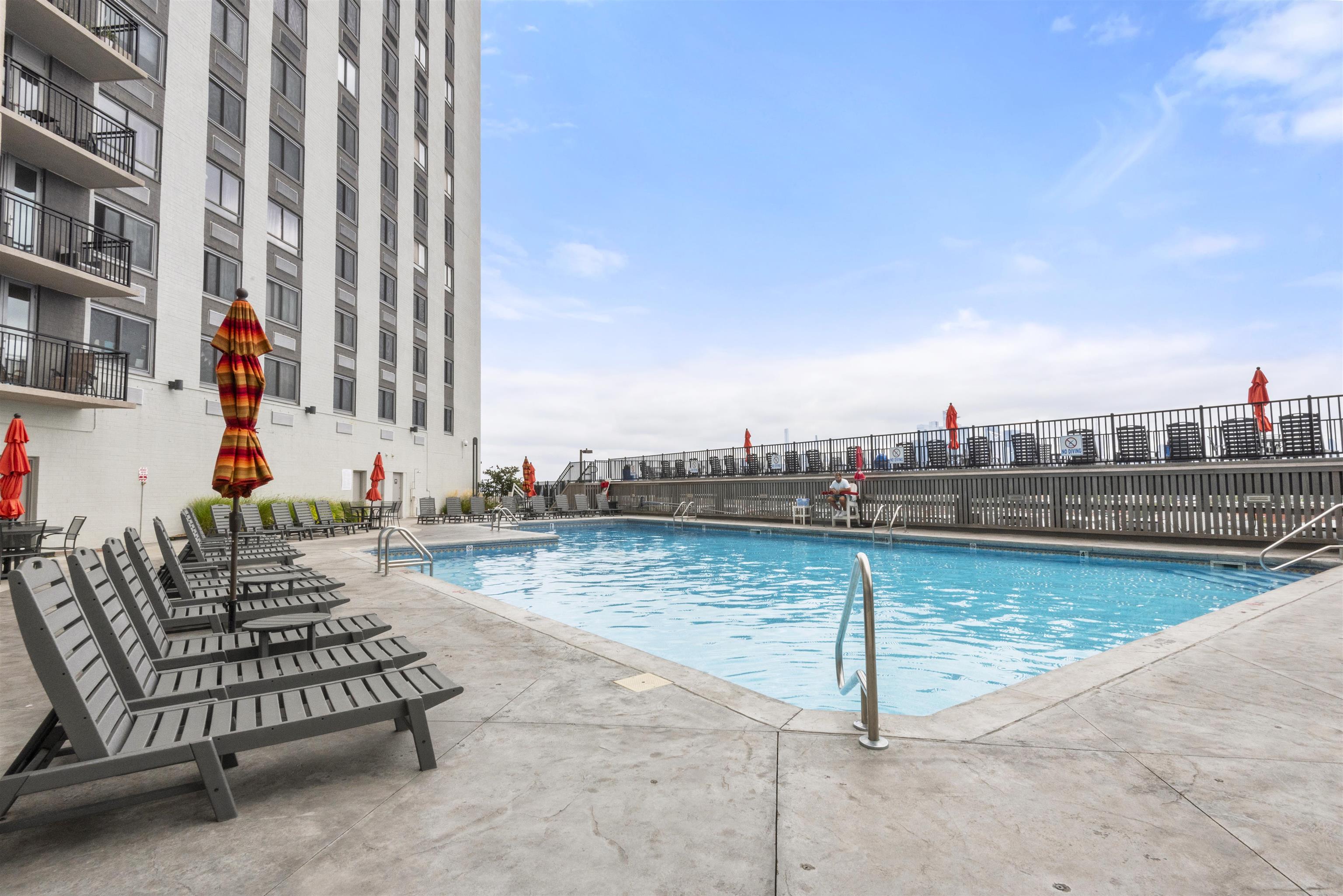 100 MANHATTAN AVE Unit: 402