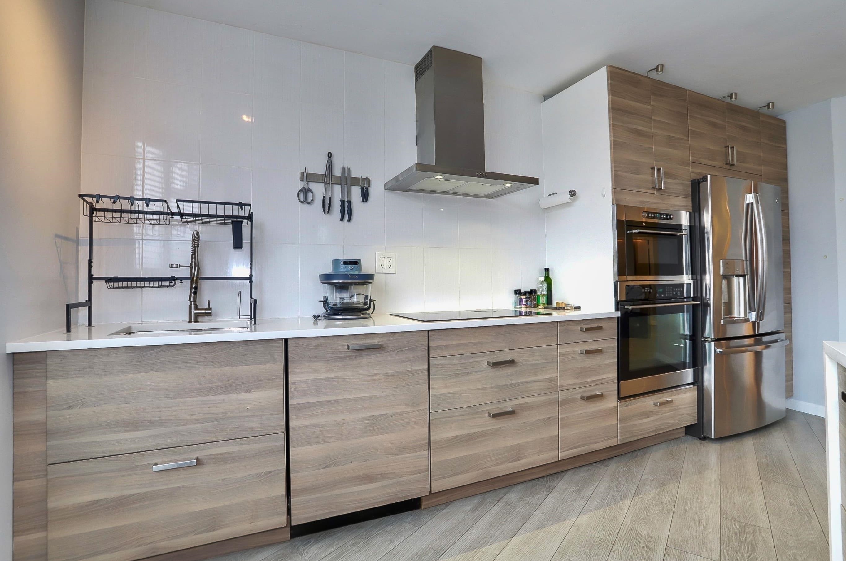 100 MANHATTAN AVE Unit: 402