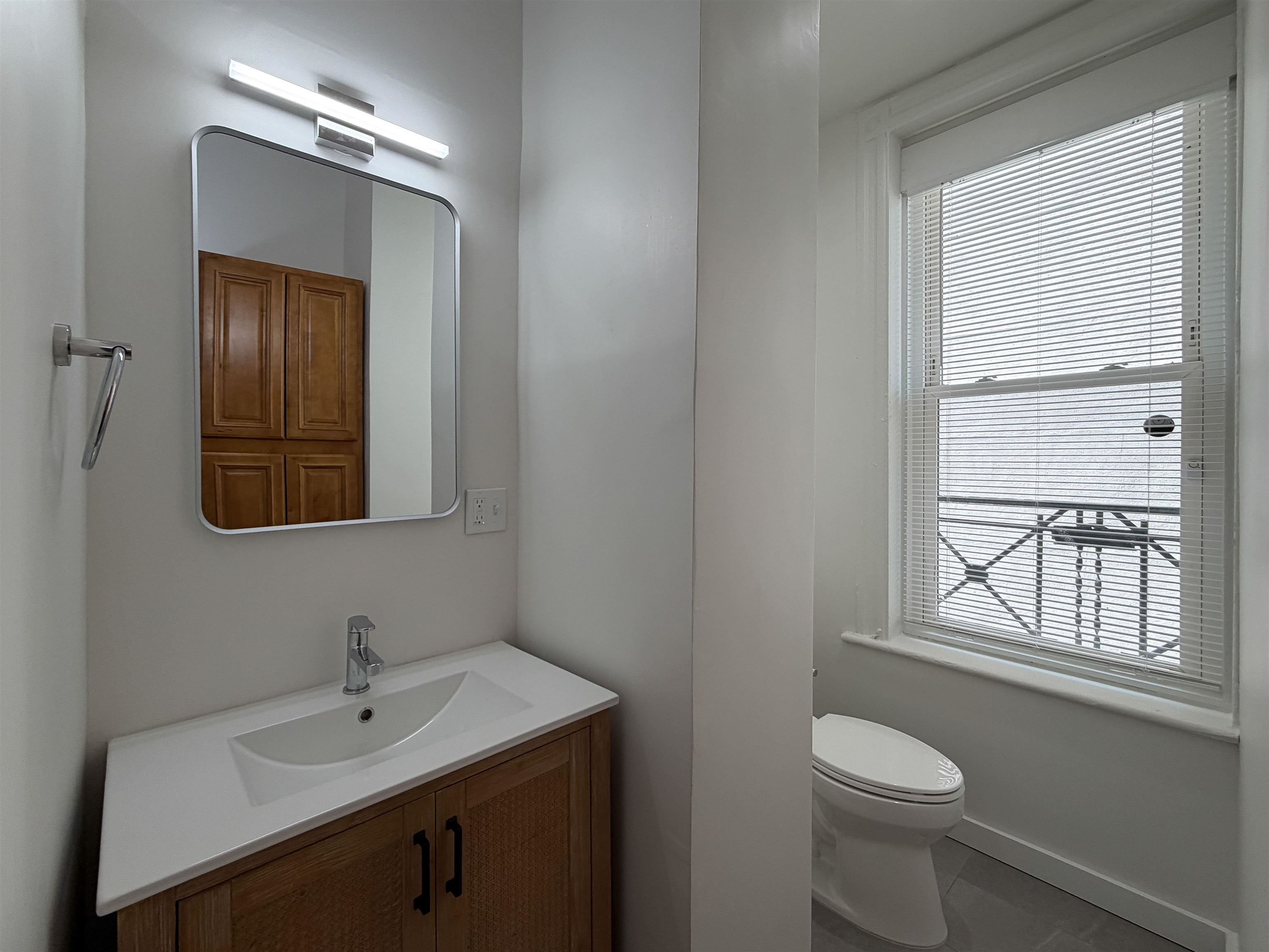 402 GRAND ST Unit: 202