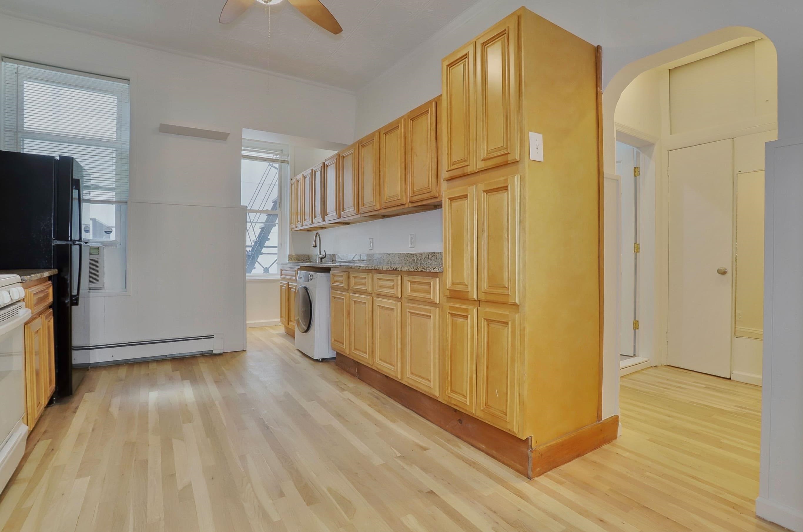 402 GRAND ST Unit: 202