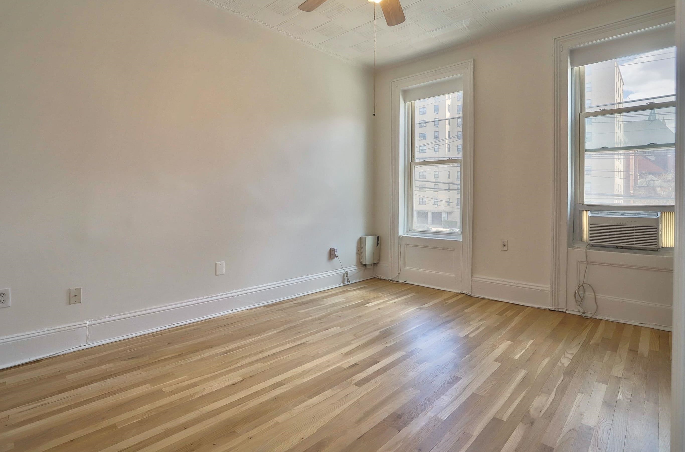 402 GRAND ST Unit: 202