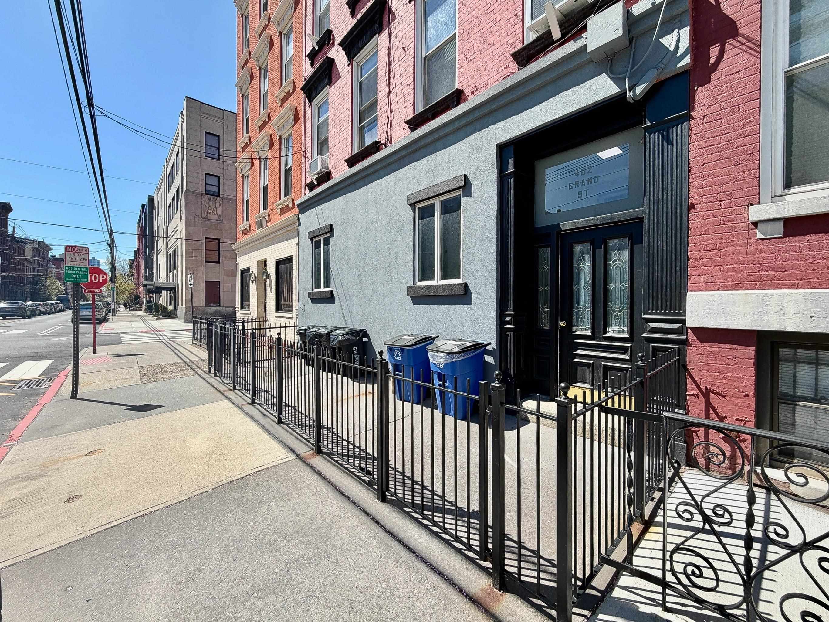 402 GRAND ST Unit: 202