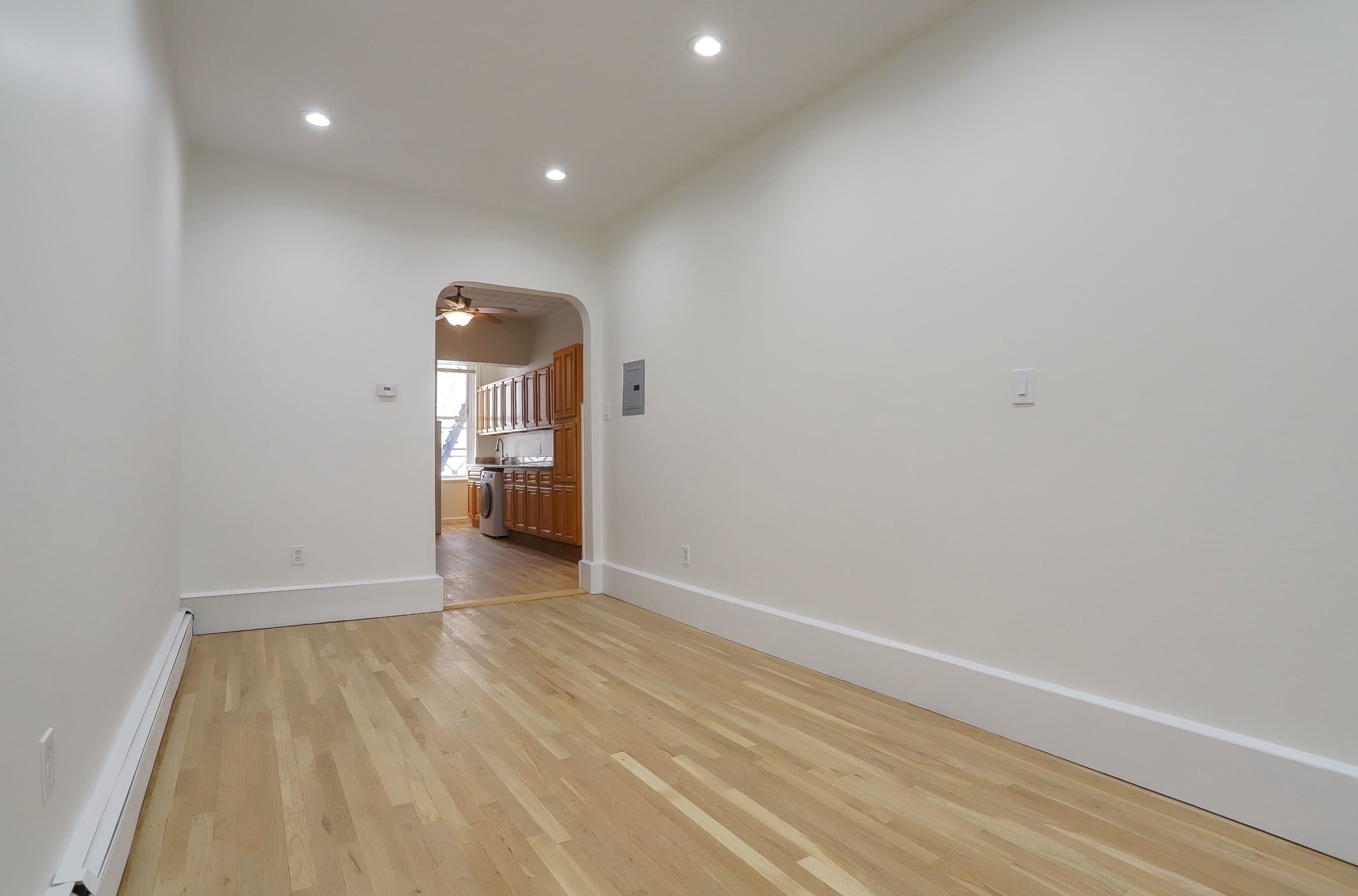 402 GRAND ST Unit: 202