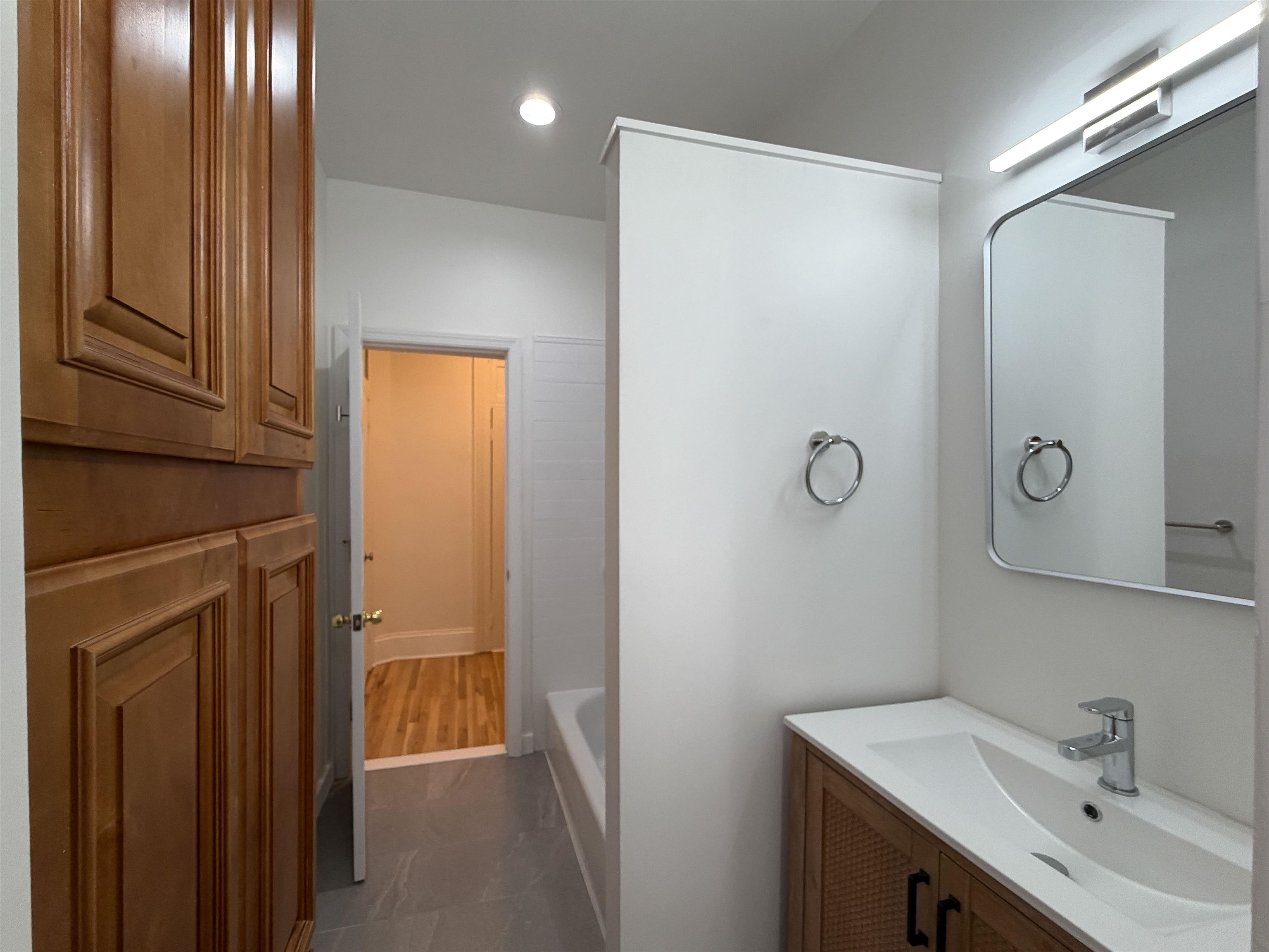 402 GRAND ST Unit: 202